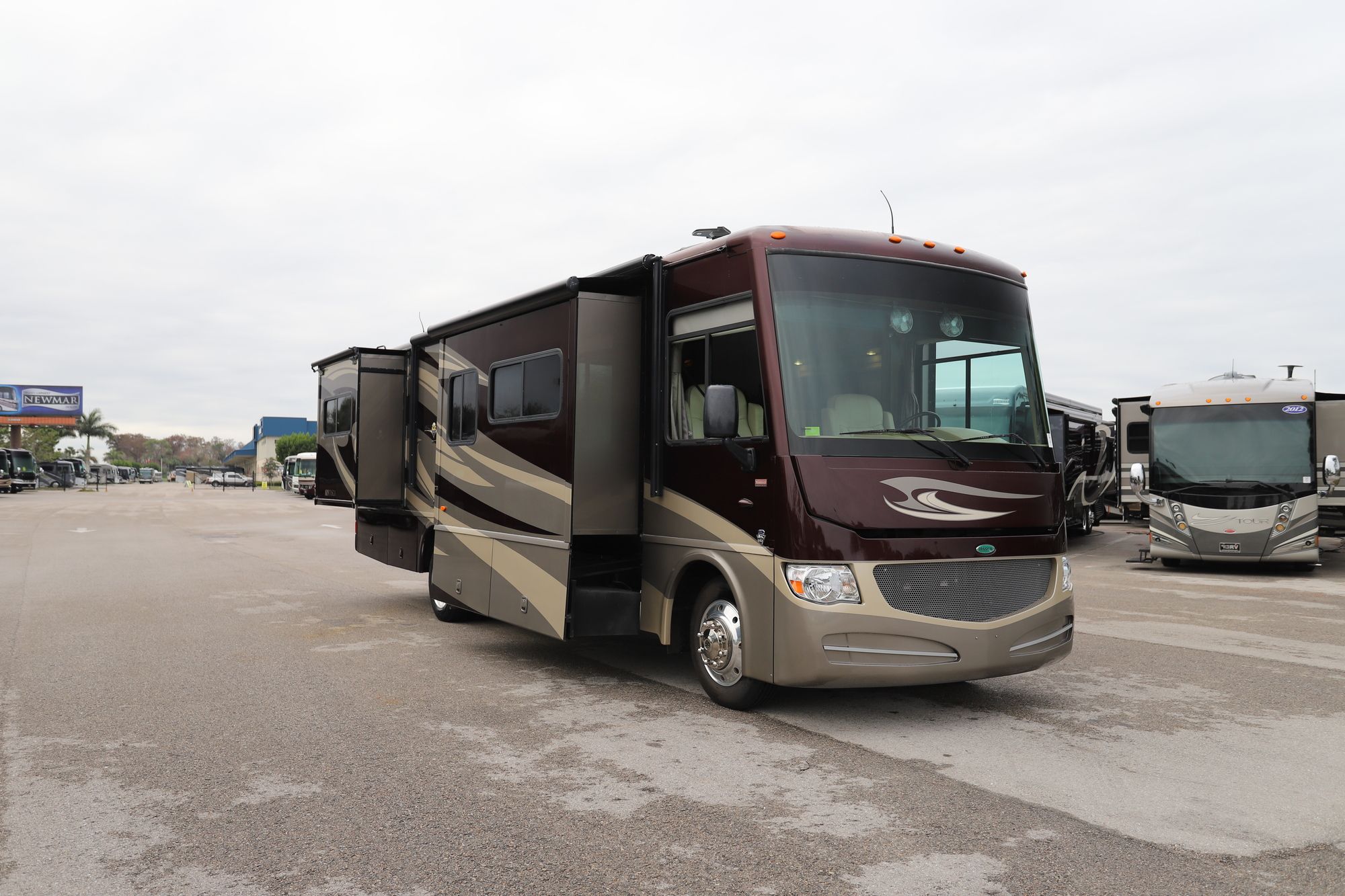 Used 2013 Itasca Sunova 33C Class A  For Sale