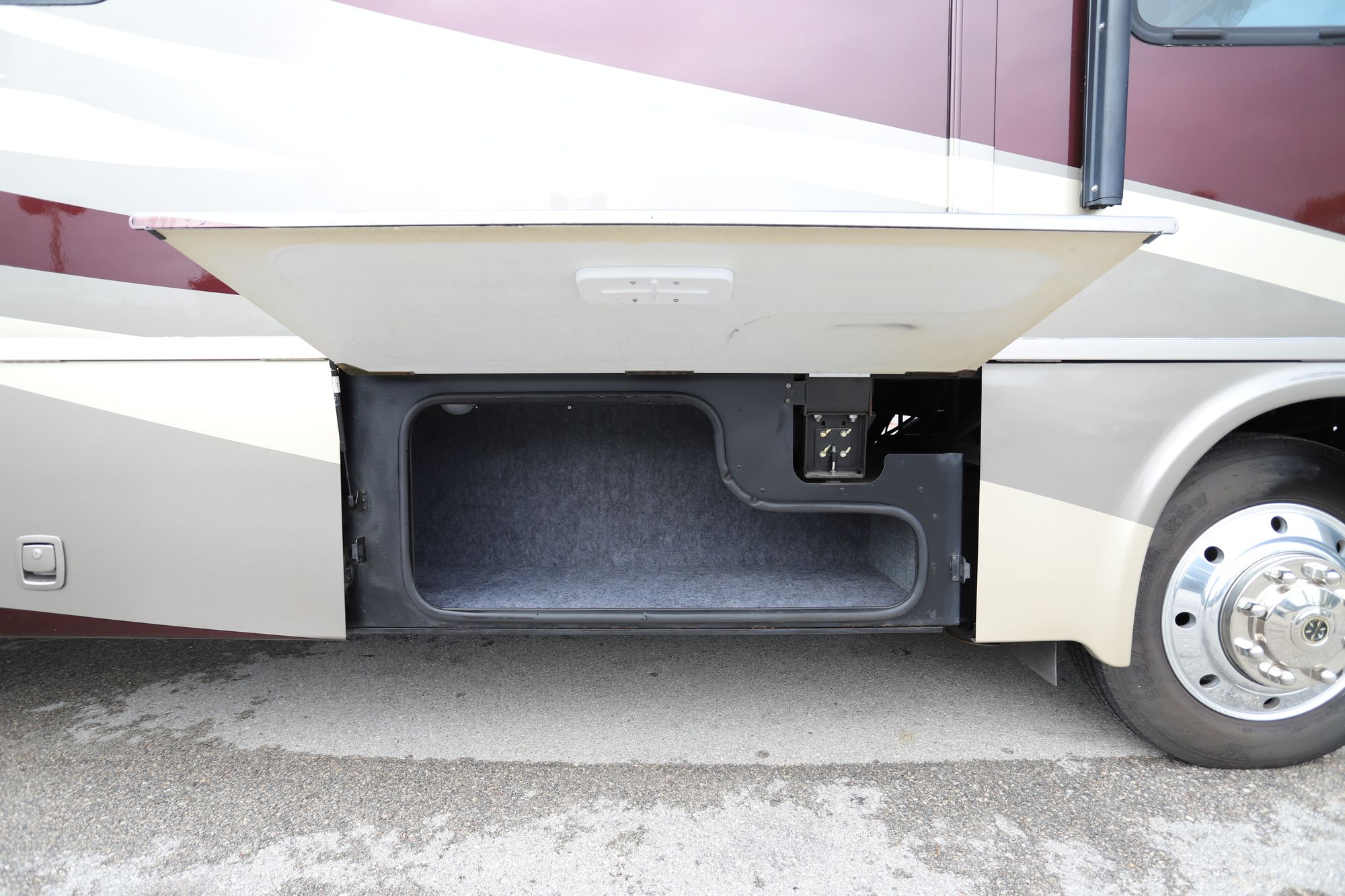 Used 2013 Itasca Sunova 33C Class A  For Sale