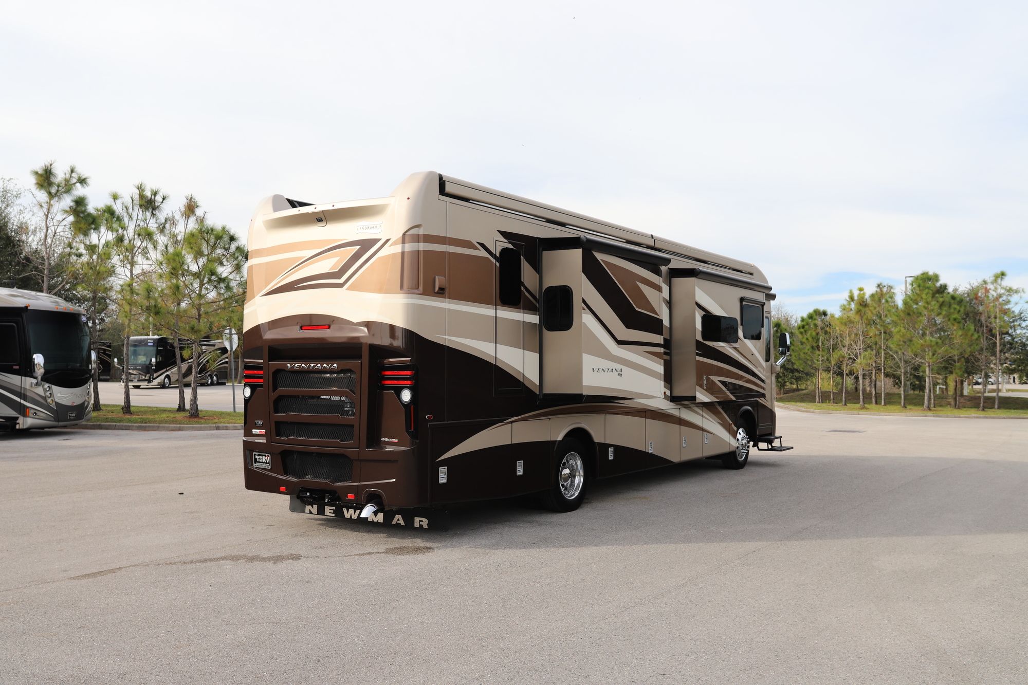 Used 2020 Newmar Ventana 3709 Class A  For Sale