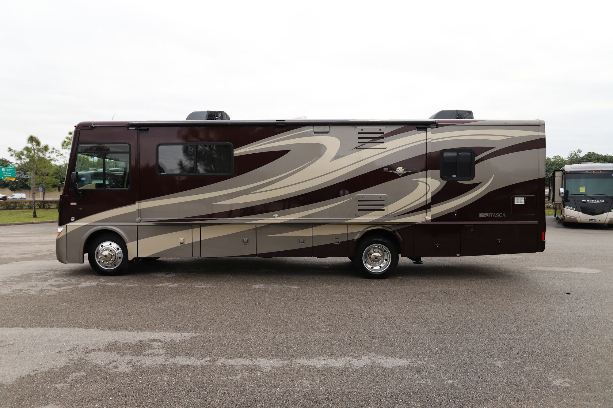 Used 2013 Itasca Sunova 33C Class A  For Sale