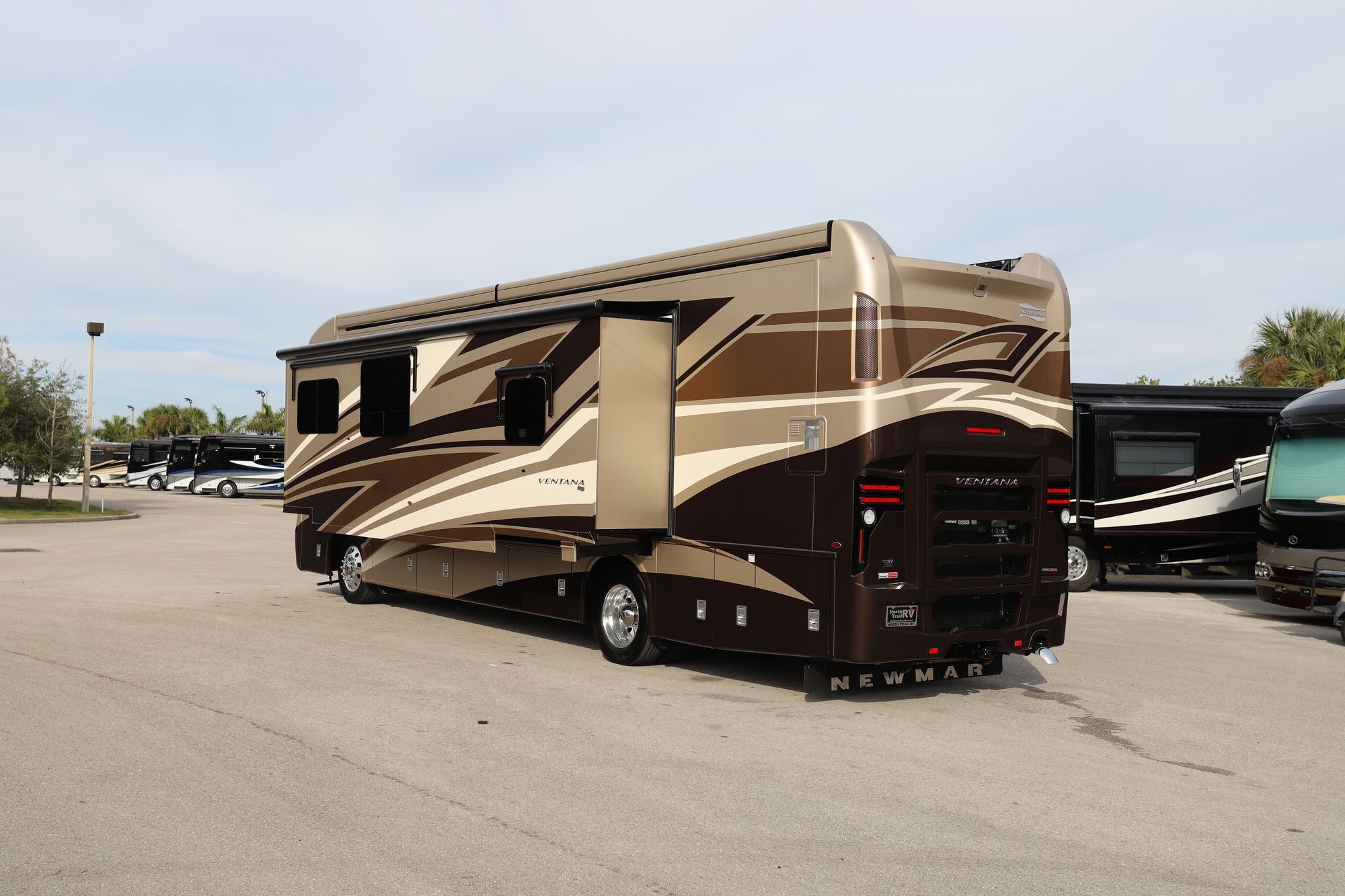 Used 2020 Newmar Ventana 3709 Class A  For Sale