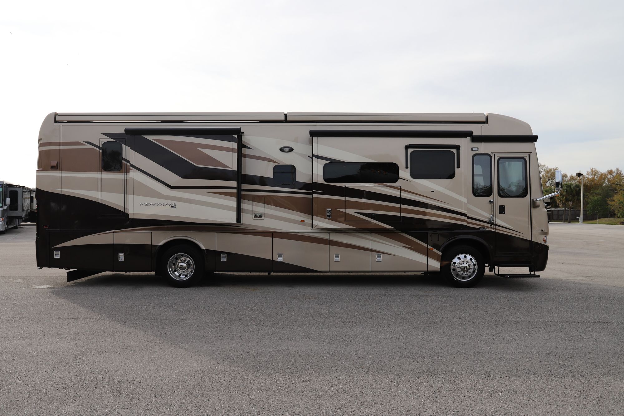 Used 2020 Newmar Ventana 3709 Class A  For Sale