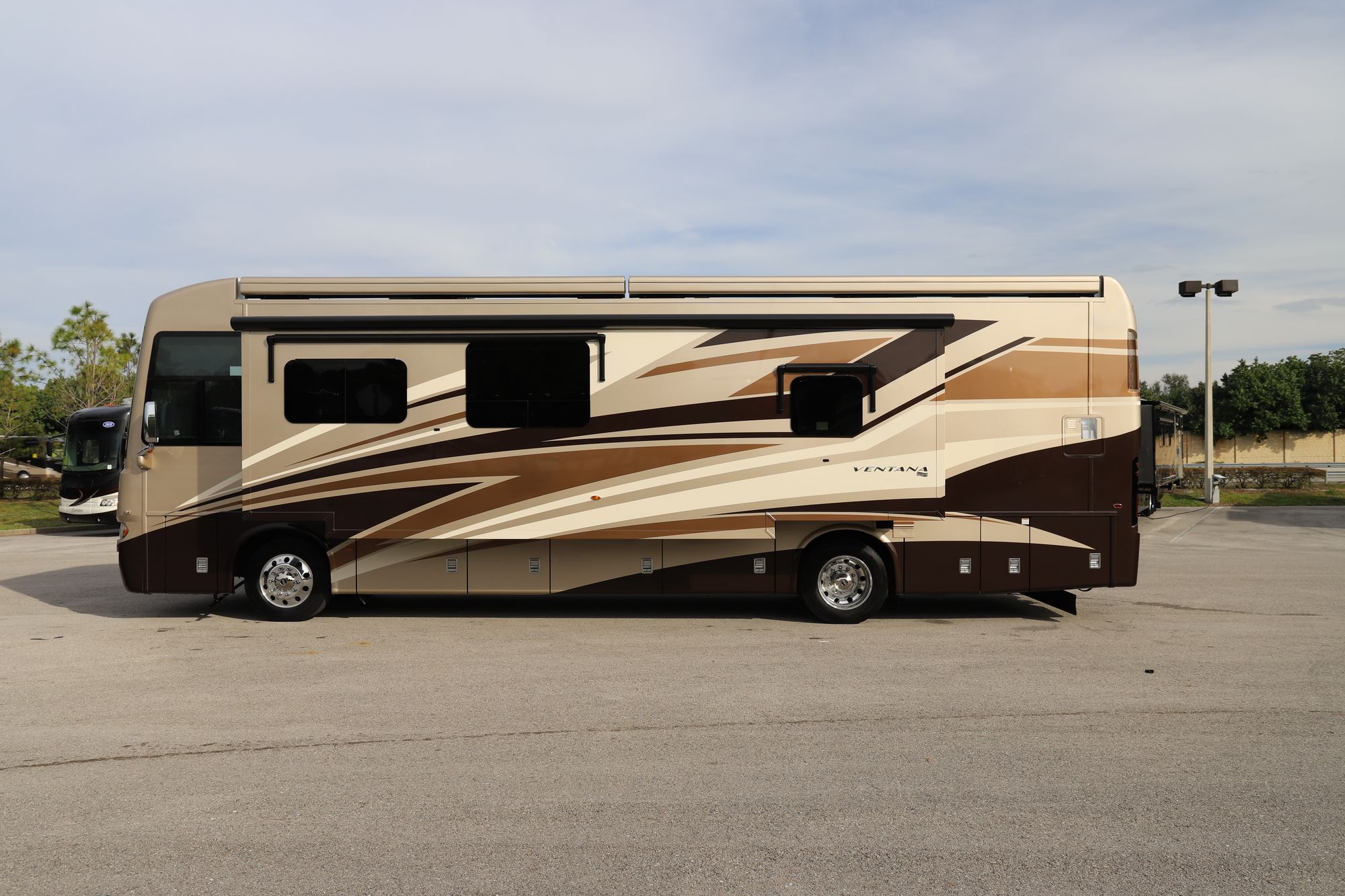 Used 2020 Newmar Ventana 3709 Class A  For Sale