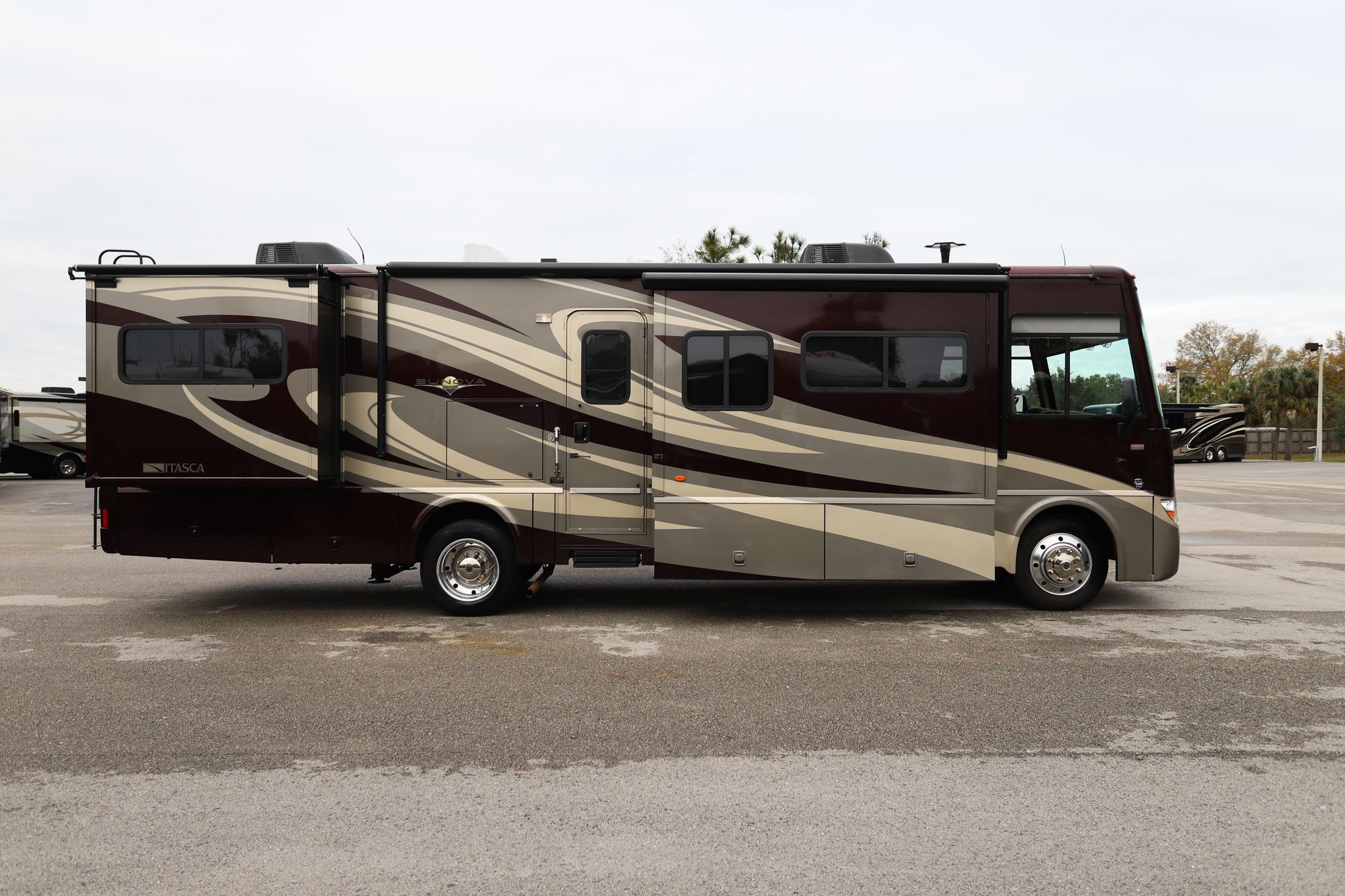 Used 2013 Itasca Sunova 33C Class A  For Sale