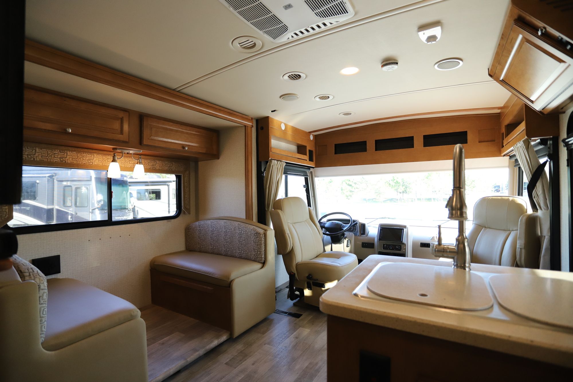 Used 2018 Winnebago Vista Lx 27N Class A  For Sale