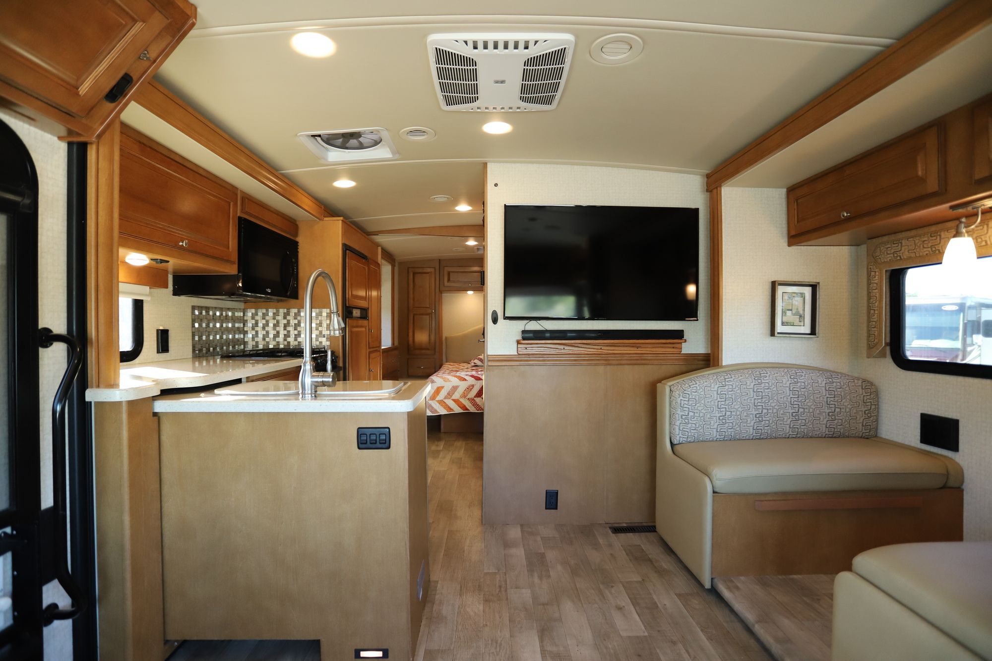 Used 2018 Winnebago Vista Lx 27N Class A  For Sale