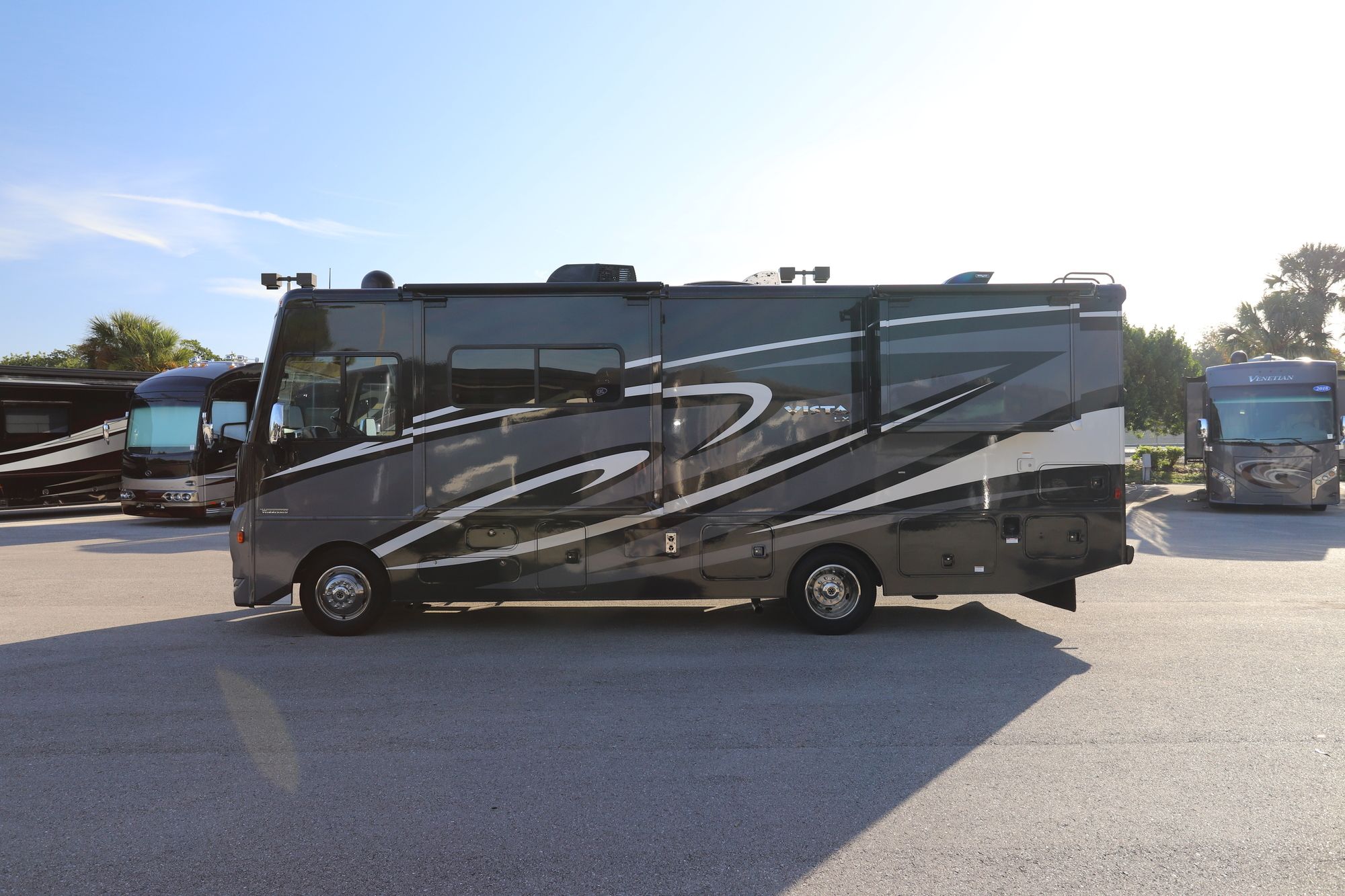 Used 2018 Winnebago Vista Lx 27N Class A  For Sale