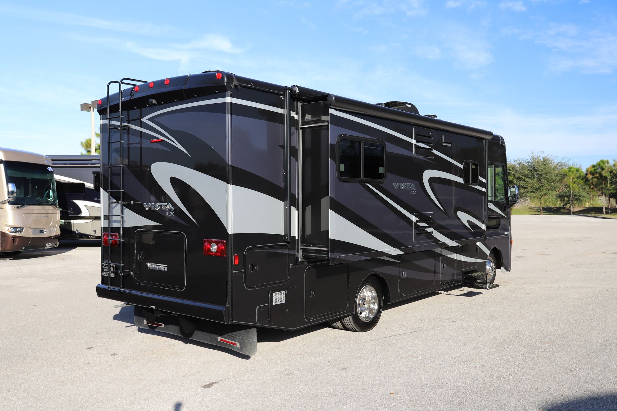 Used 2018 Winnebago Vista Lx 27N Class A  For Sale