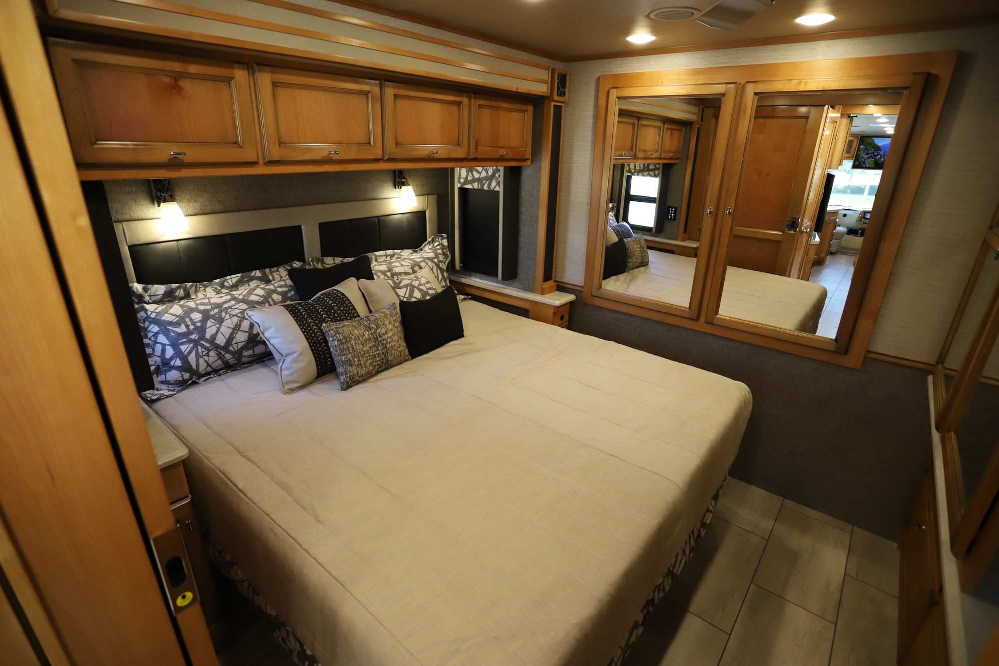 Used 2020 Tiffin Motor Homes Allegro 32SA Class A  For Sale