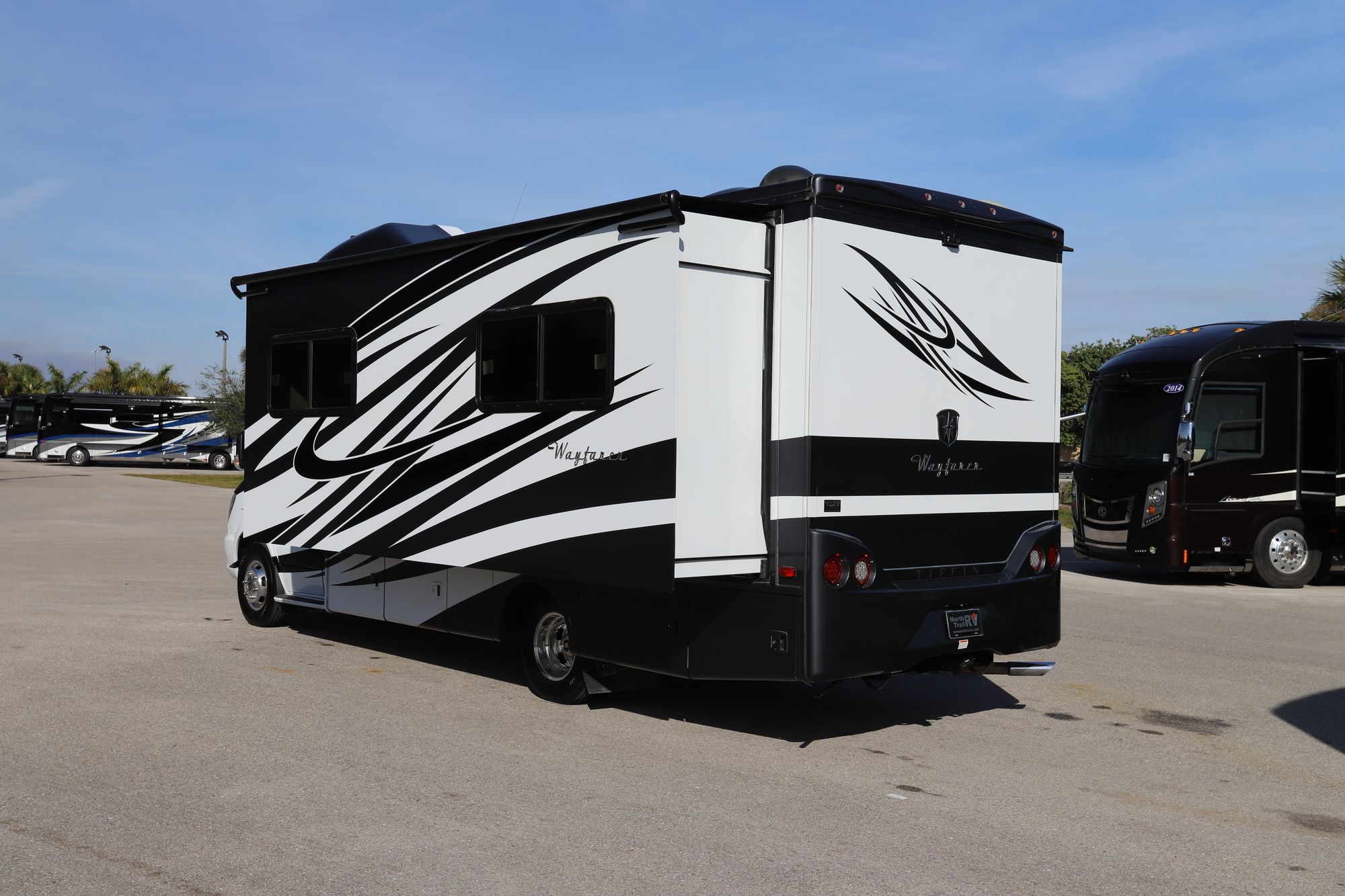 Used 2018 Tiffin Motor Homes Wayfarer 24FW Class C  For Sale