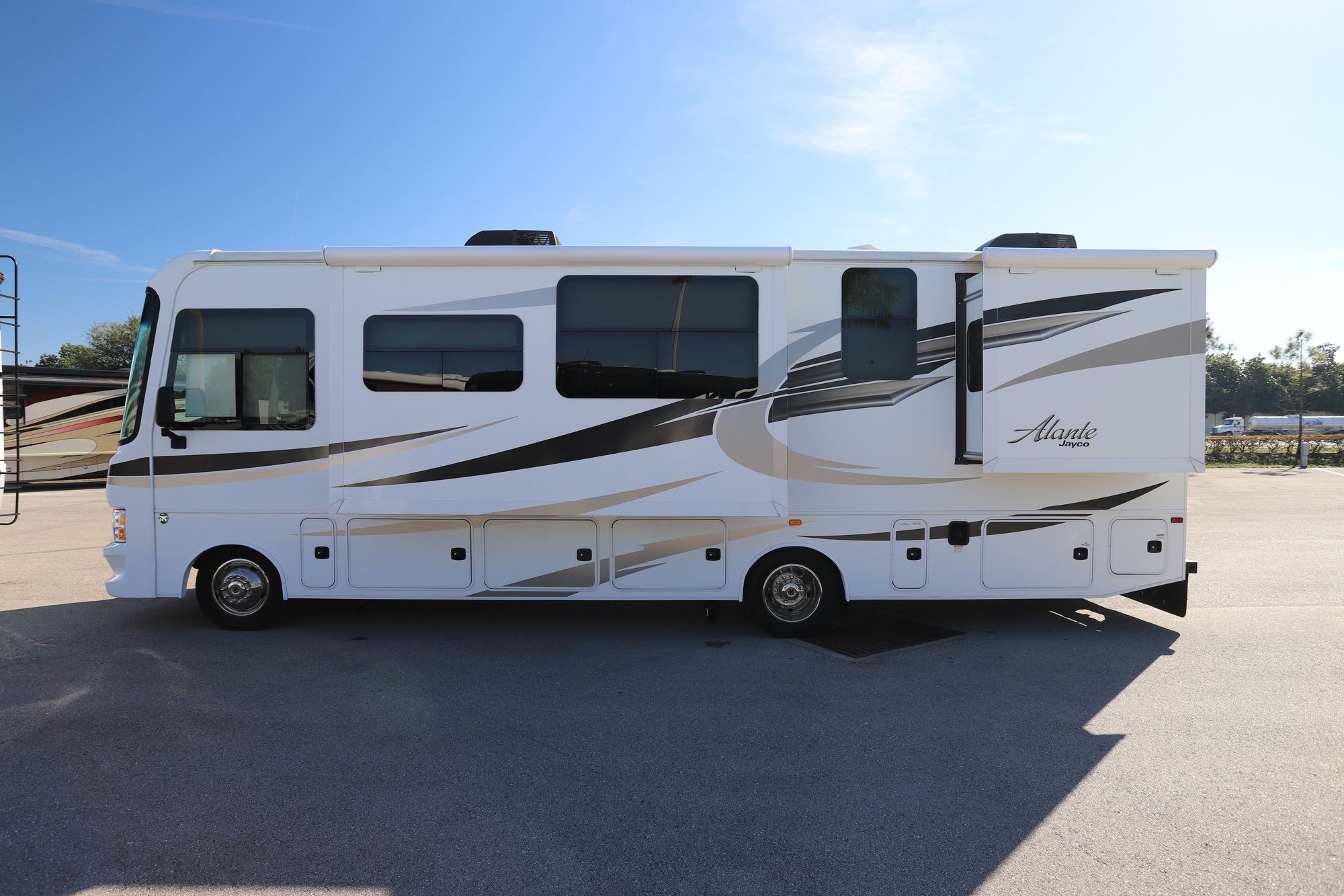 Used 2018 Jayco Alante 31V Class A  For Sale