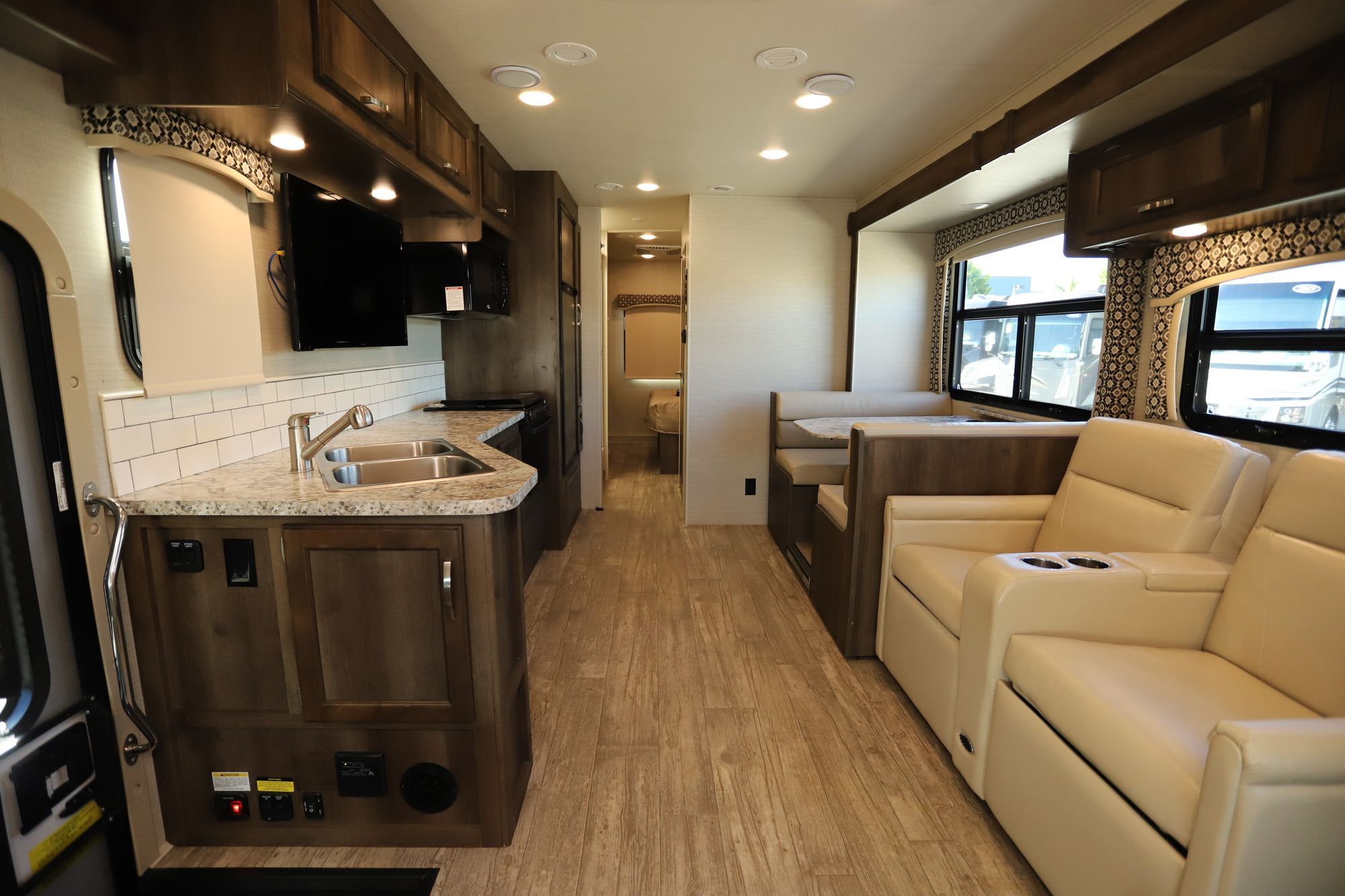 Used 2018 Jayco Alante 31V Class A  For Sale