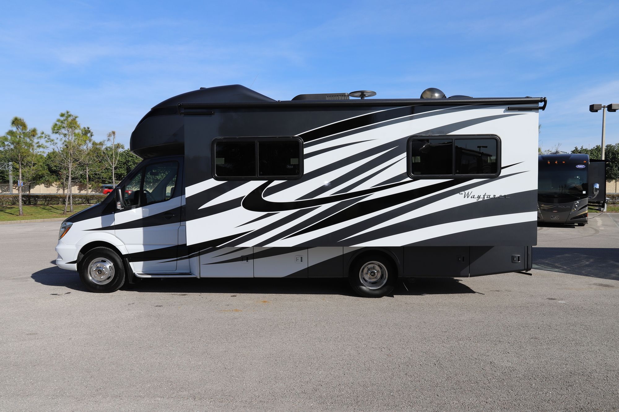 Used 2018 Tiffin Motor Homes Wayfarer 24FW Class C  For Sale