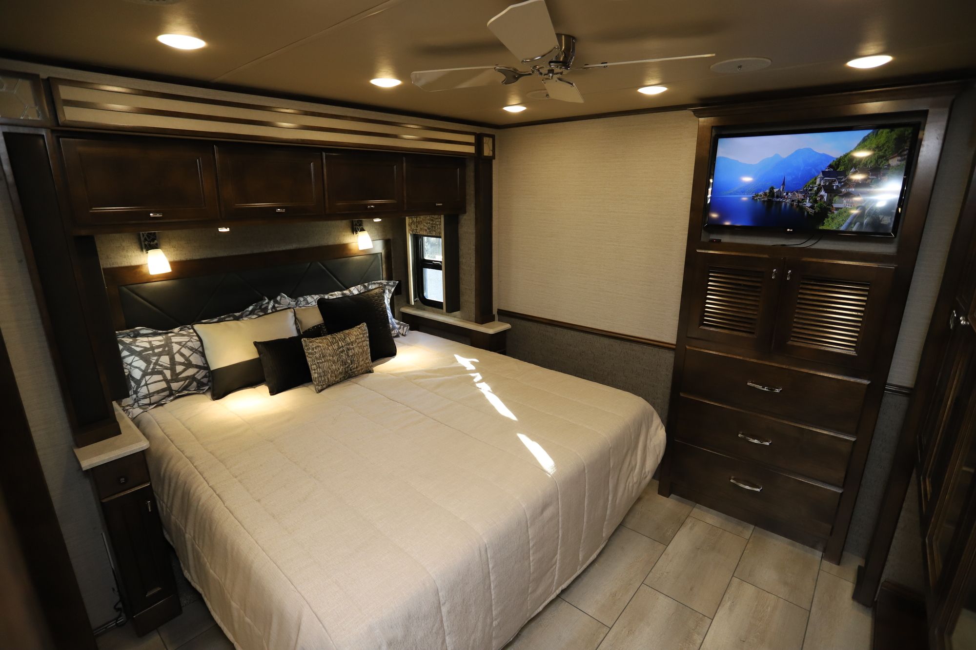 New 2021 Tiffin Motor Homes Allegro 34PA Class A  For Sale