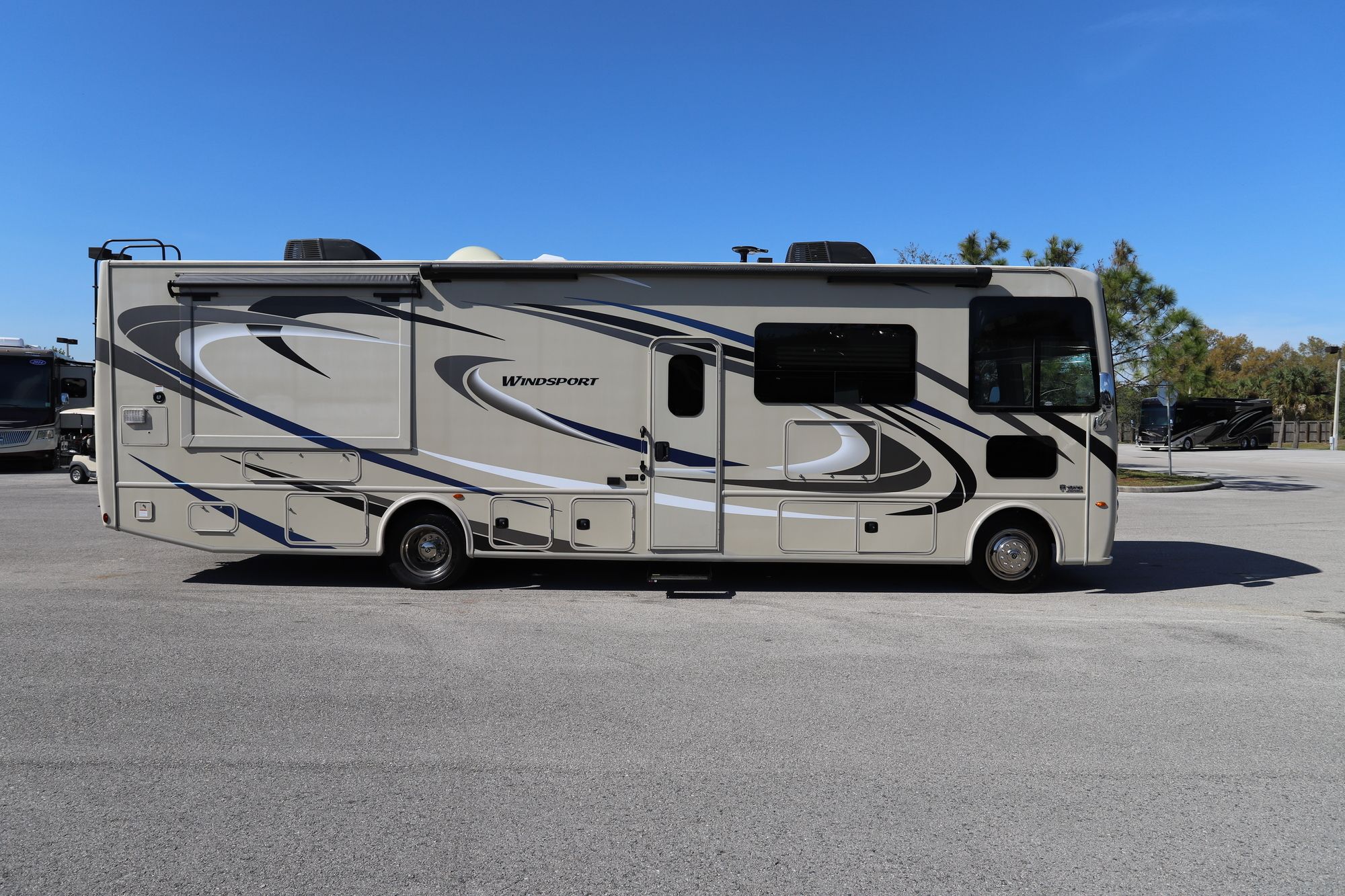 Used 2019 Four Winds Windsport 33X Class A  For Sale