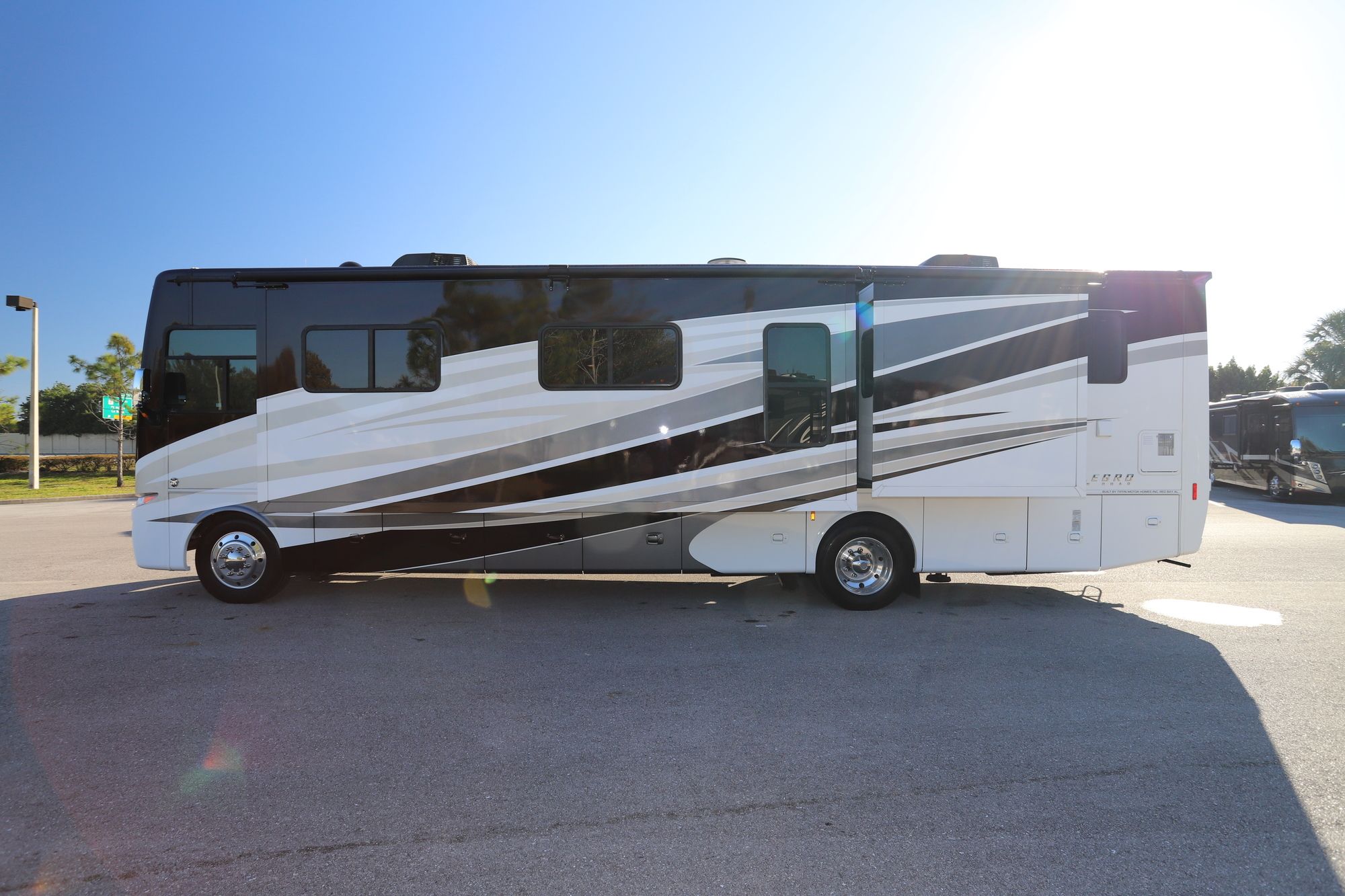 Used 2017 Tiffin Motor Homes Allegro 36LA Class A  For Sale