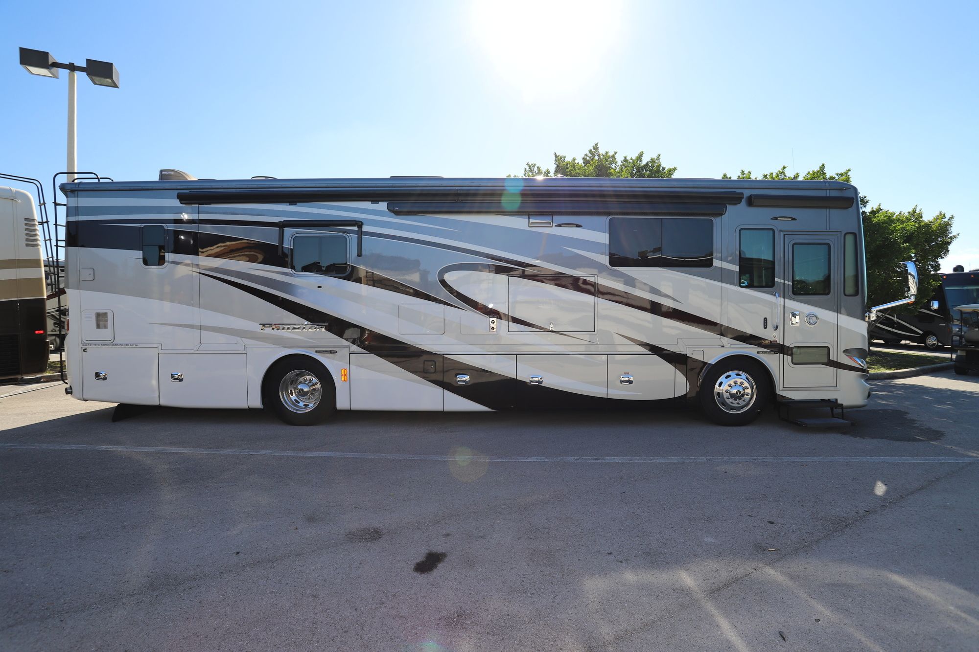 Used 2018 Tiffin Motor Homes Phaeton 37BH Class A  For Sale