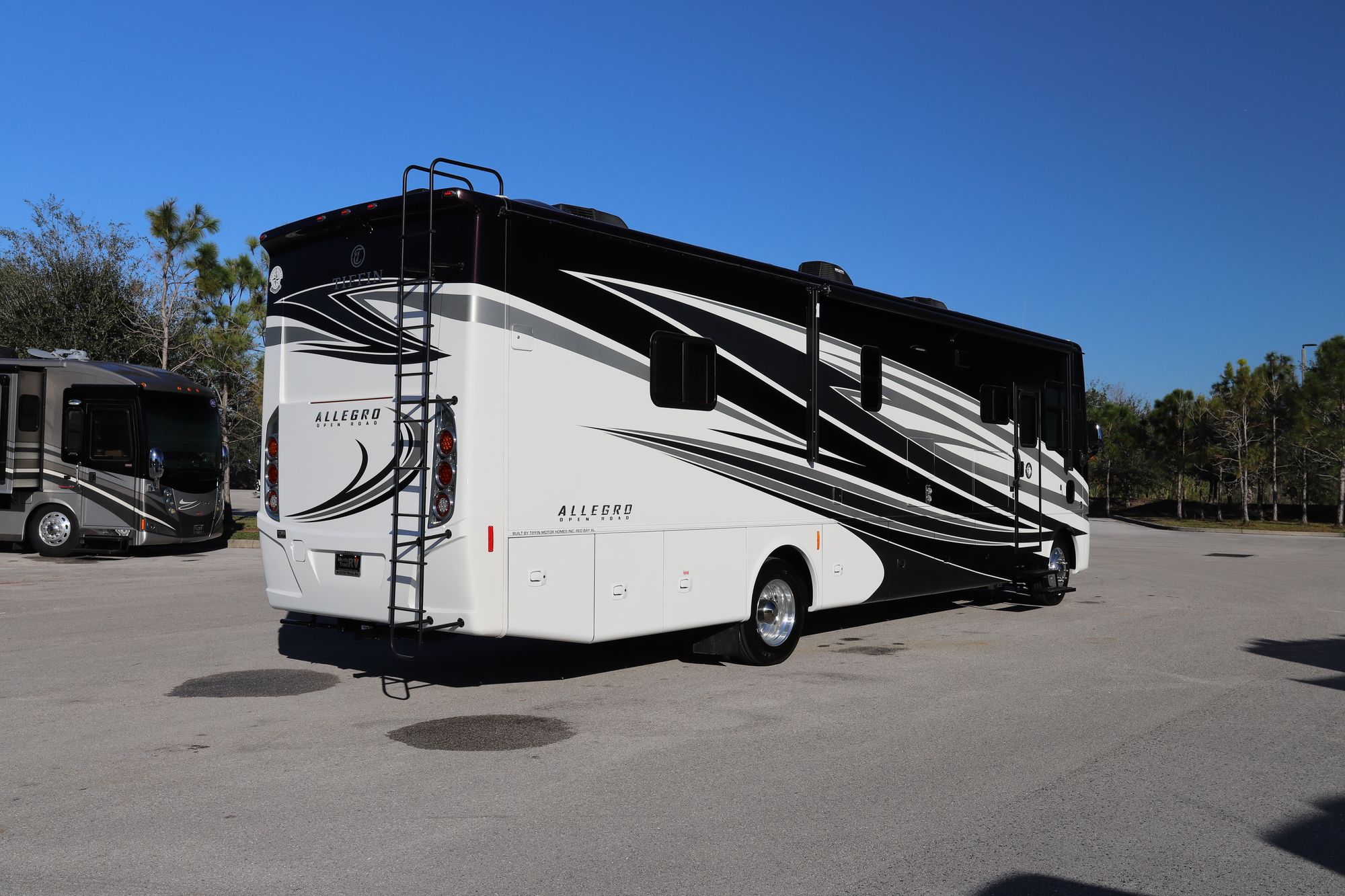 Used 2017 Tiffin Motor Homes Allegro 36LA Class A  For Sale