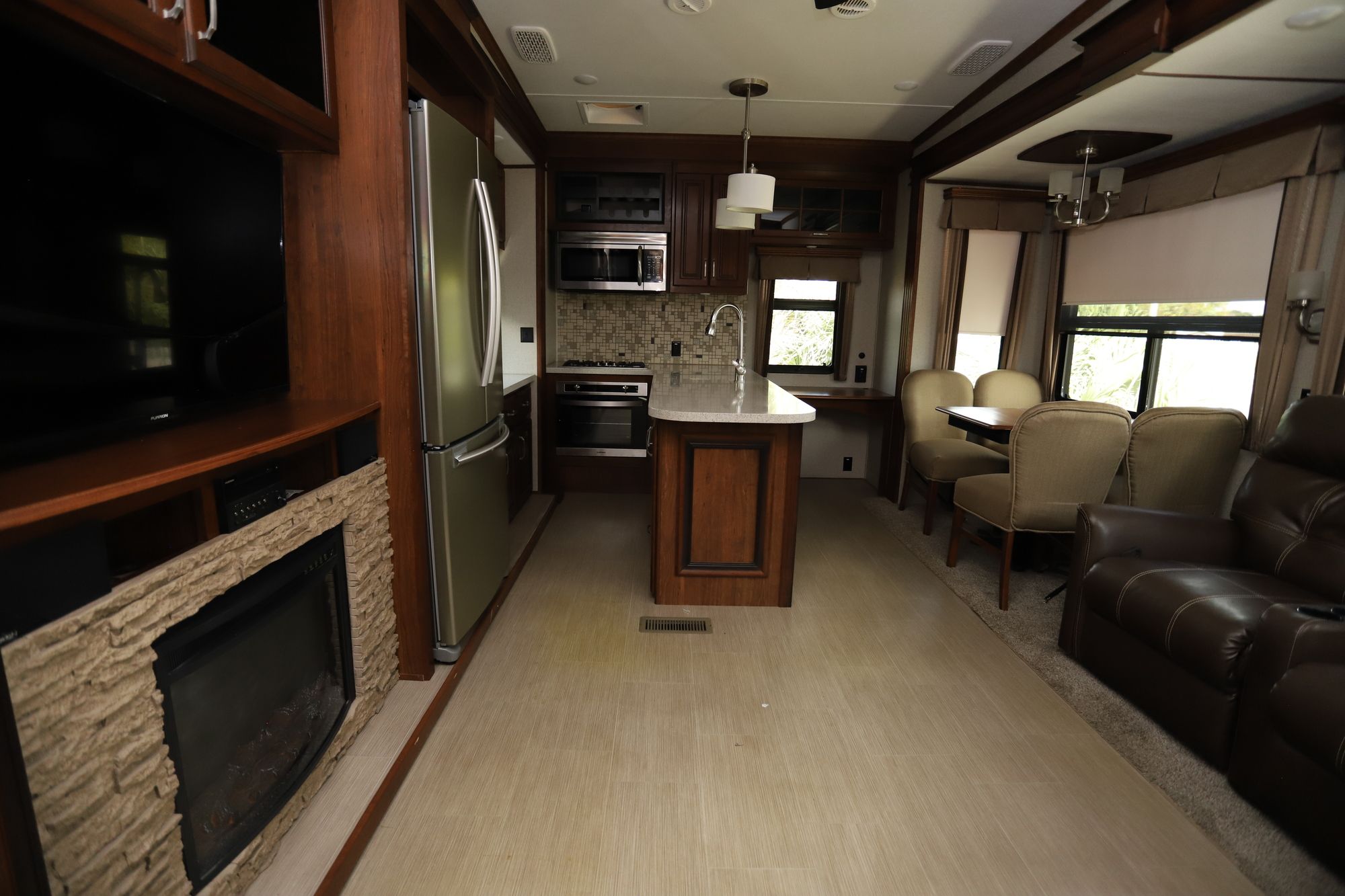 Used 2017 Keystone Alpine 3301GR Fifth Wheel  For Sale