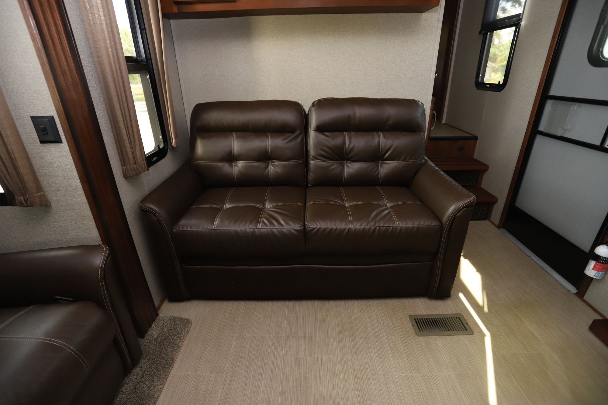 Used 2017 Keystone Alpine 3301GR Fifth Wheel  For Sale