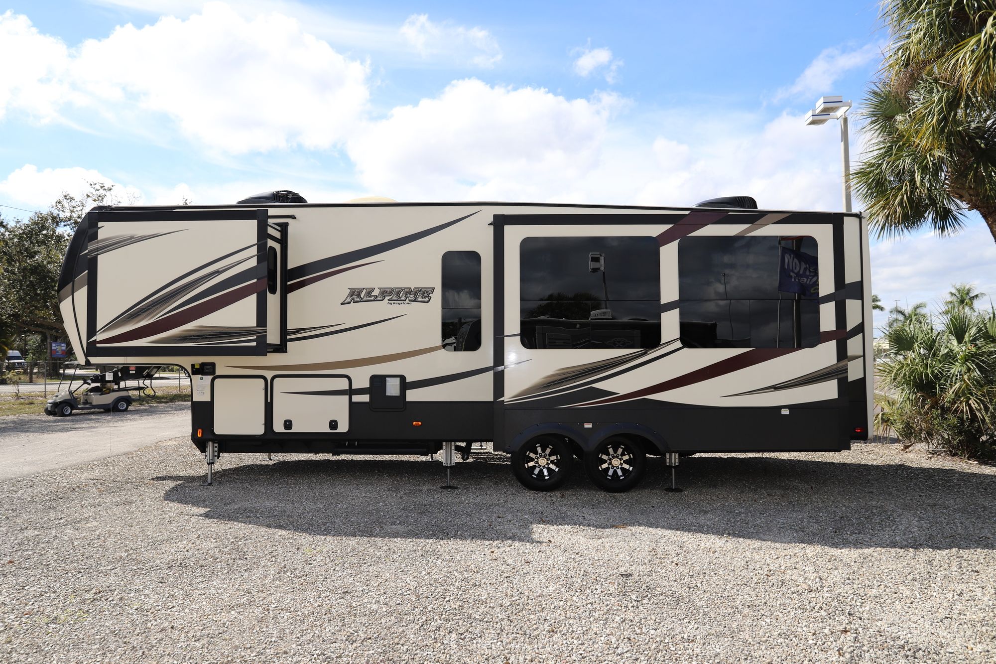 Used 2017 Keystone Alpine 3301GR Fifth Wheel  For Sale