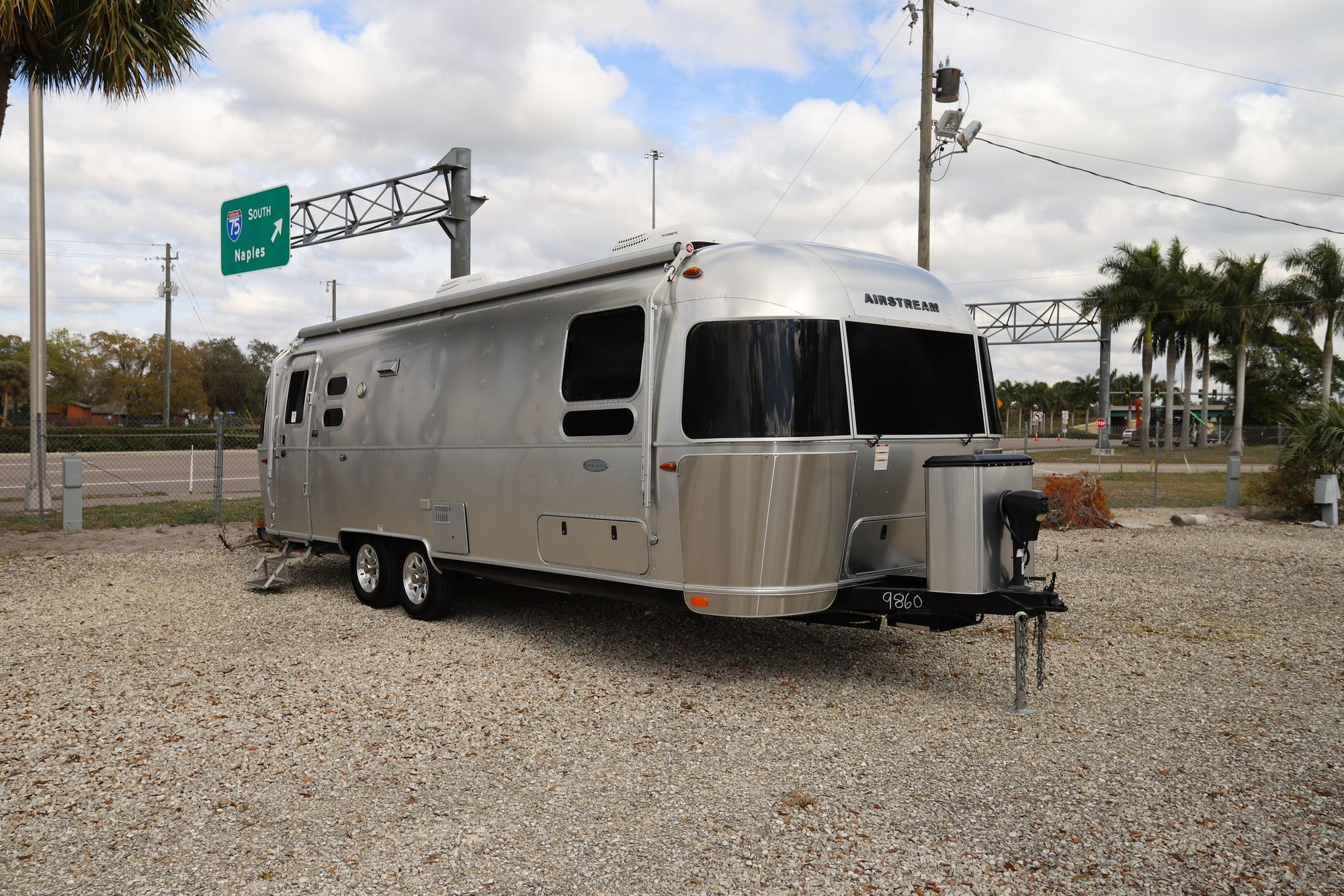 Used 2017 Airstream Flying Cloud 27FB TWIN Travel Trailer  For Sale