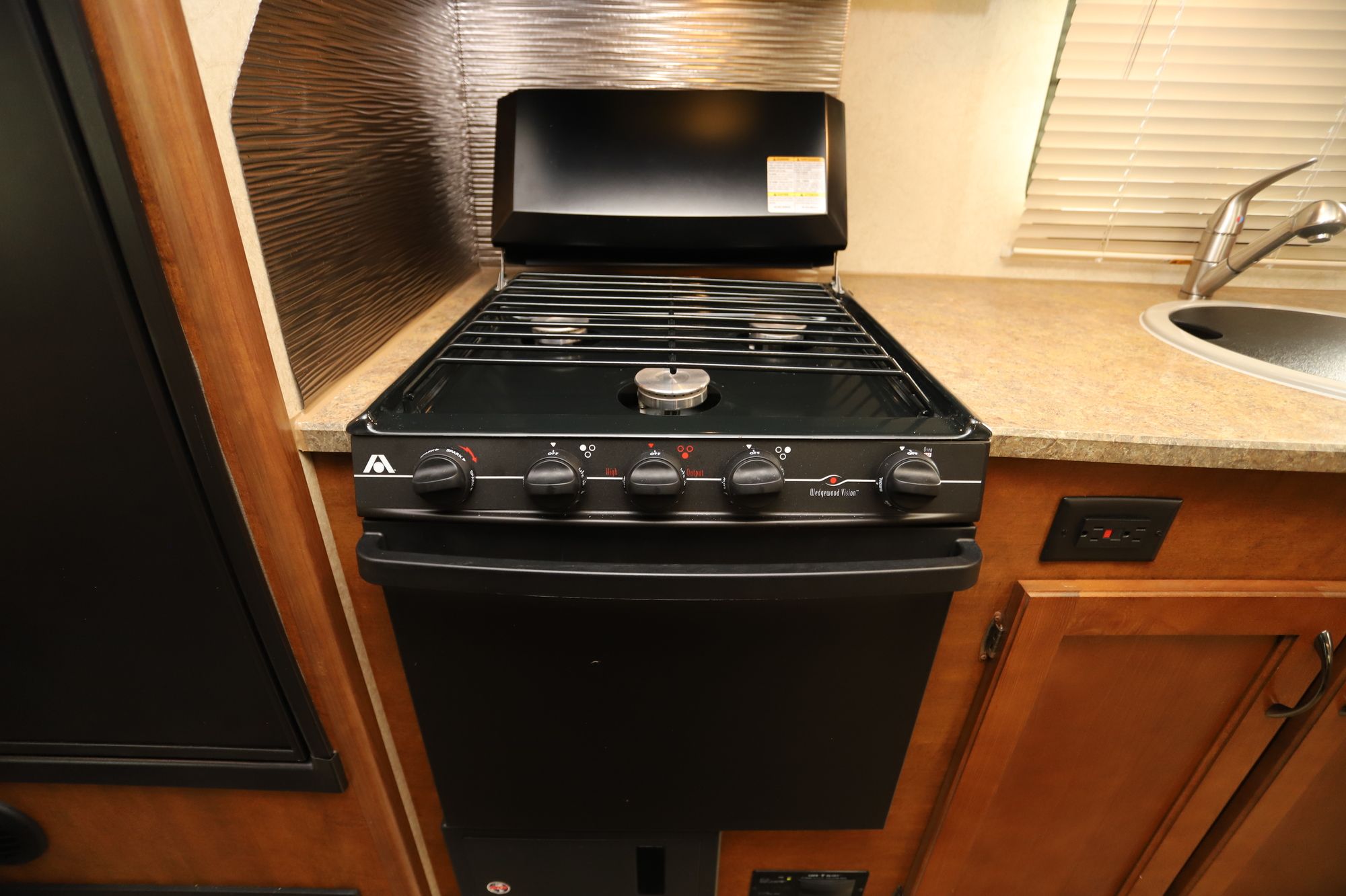 Used 2015 Lance Lance M-1995 Travel Trailer  For Sale