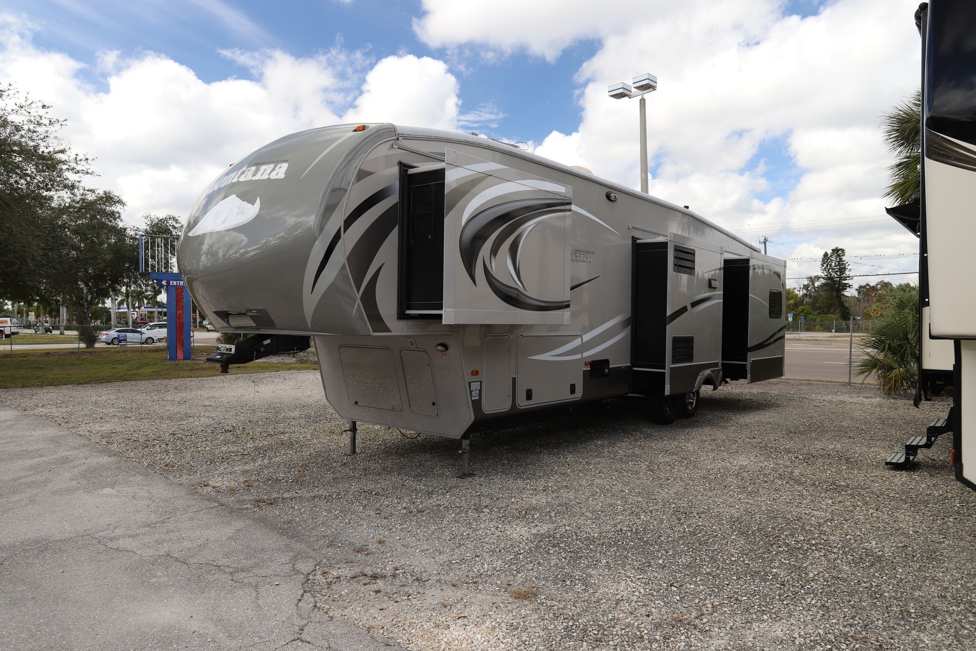 Used 2013 Keystone Montana 343 RL Fifth Wheel  For Sale