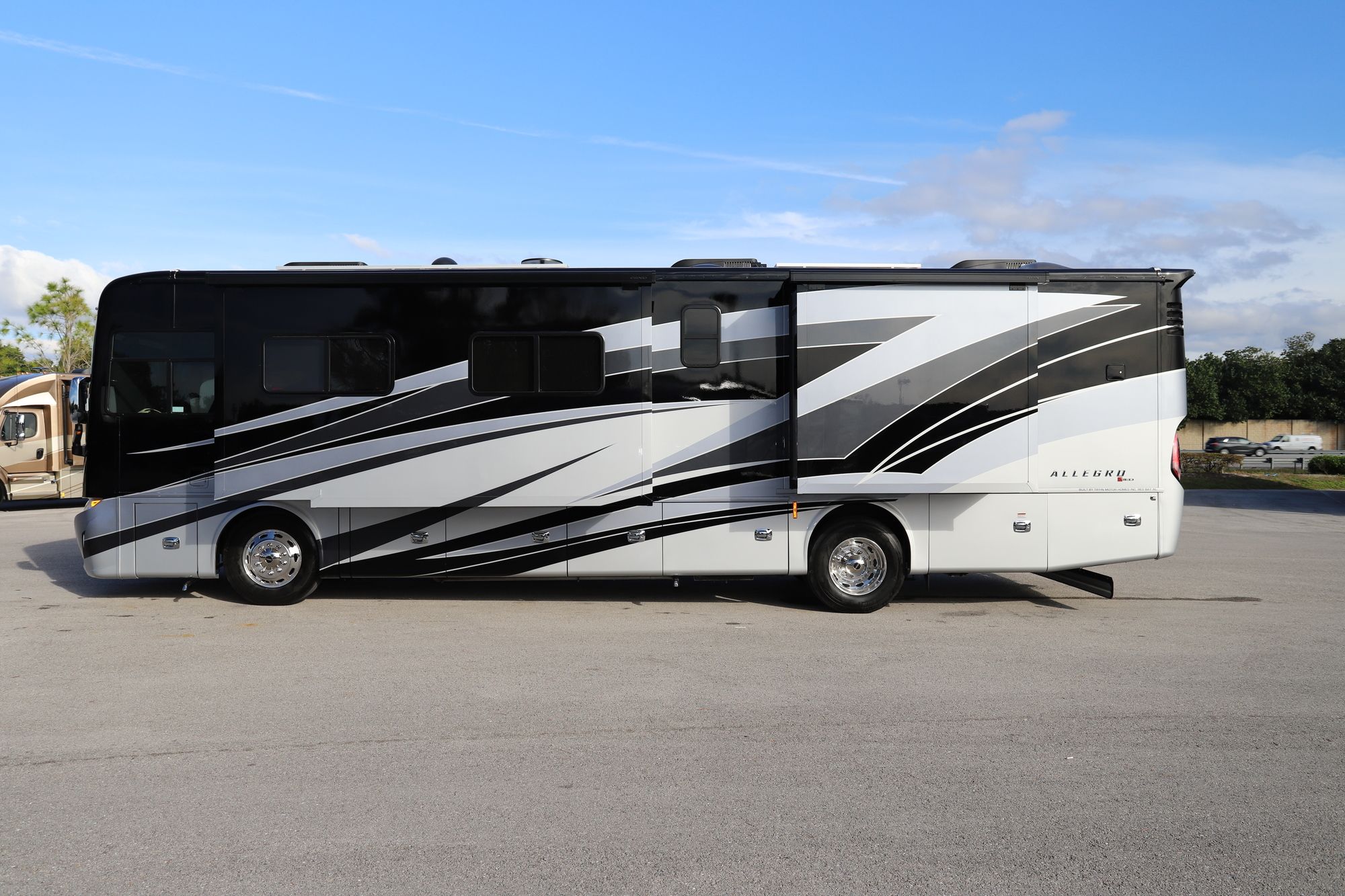 New 2021 Tiffin Motor Homes Allegro Red 37BA Class A  For Sale