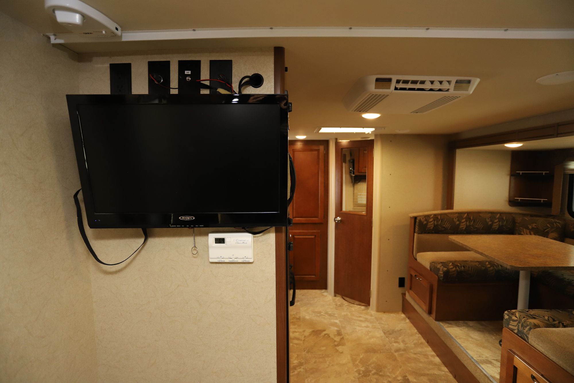 Used 2015 Lance Lance M-1995 Travel Trailer  For Sale