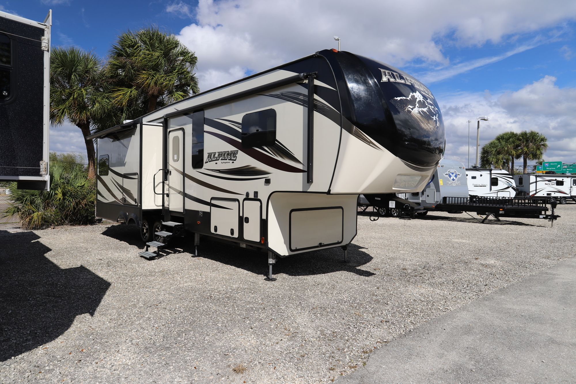 Used 2017 Keystone Alpine 3301GR Fifth Wheel  For Sale