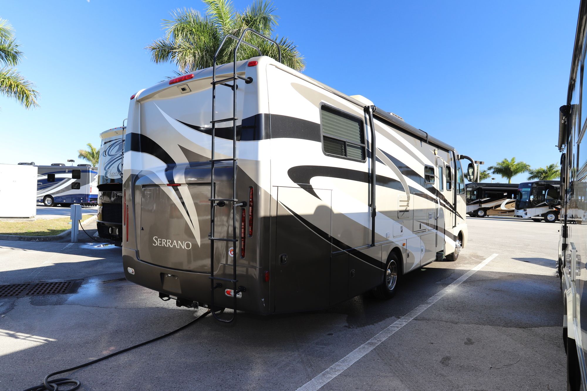 Used 2010 Thor Serrano 31Z Class A  For Sale