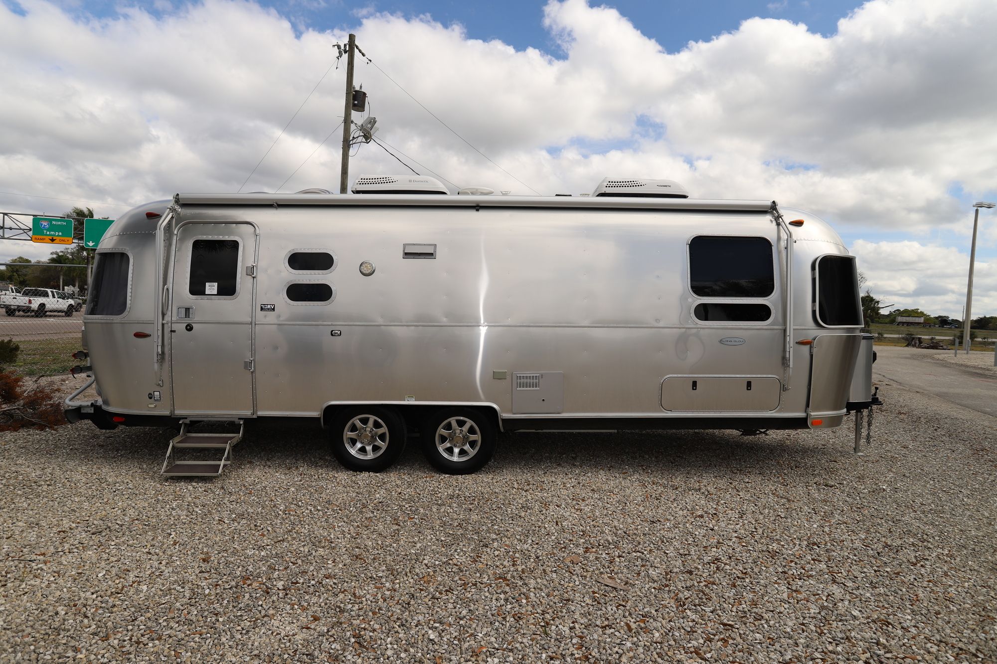 Used 2017 Airstream Flying Cloud 27FB TWIN Travel Trailer  For Sale