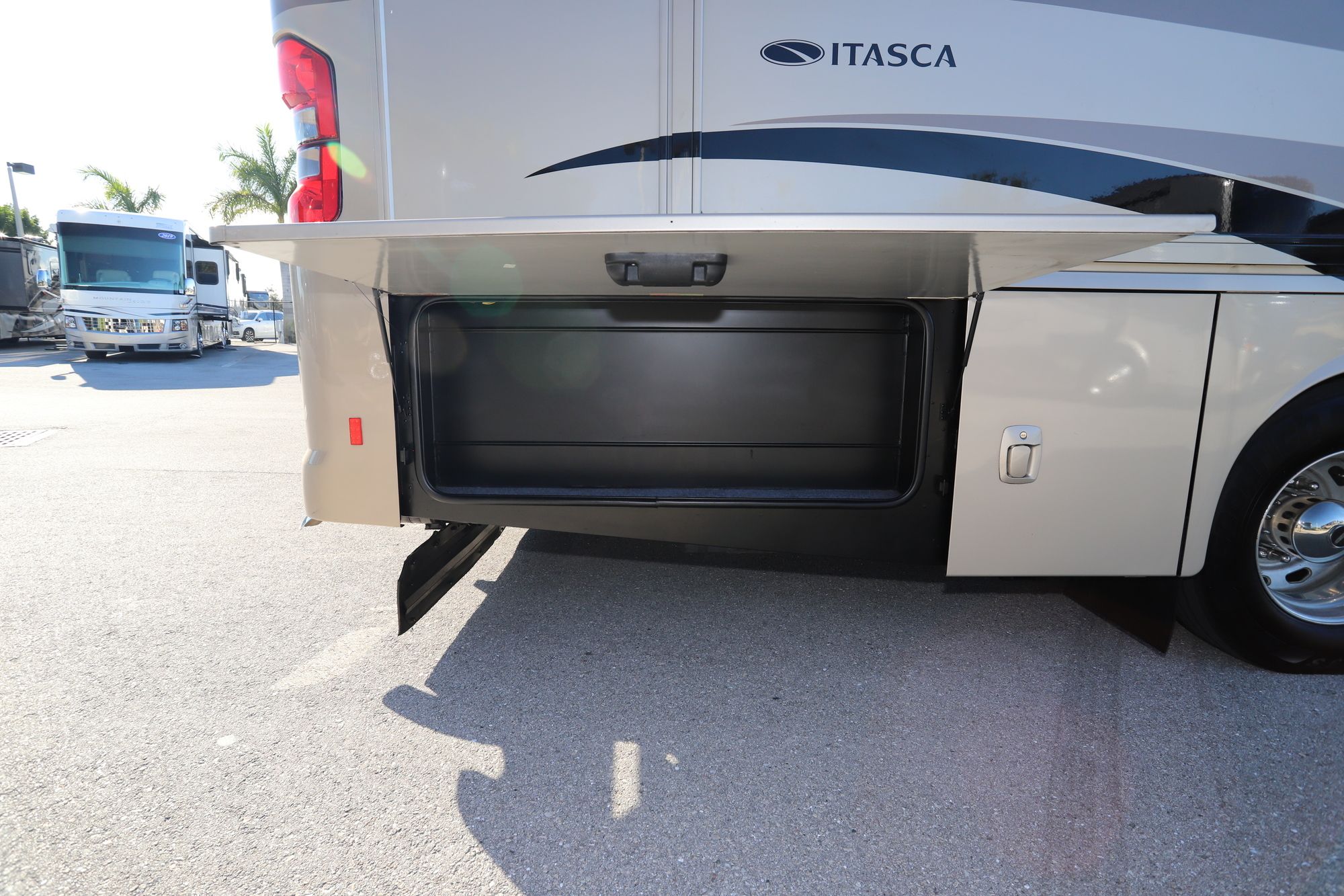 Used 2014 Itasca Meridian 40U Class A  For Sale