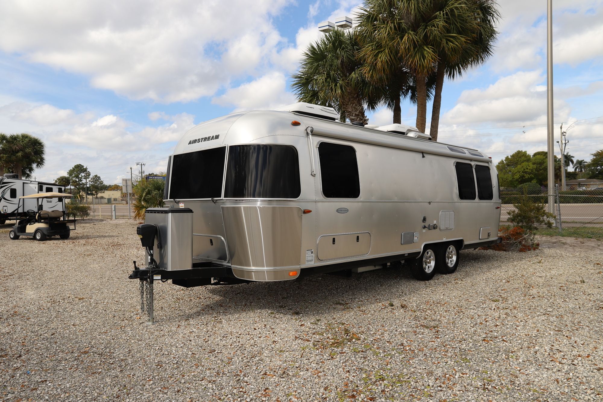 Used 2017 Airstream Flying Cloud 27FB TWIN Travel Trailer  For Sale