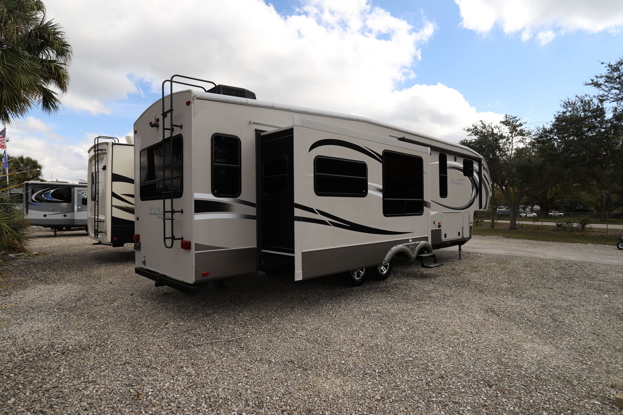 Used 2013 Keystone Montana 343 RL Fifth Wheel  For Sale