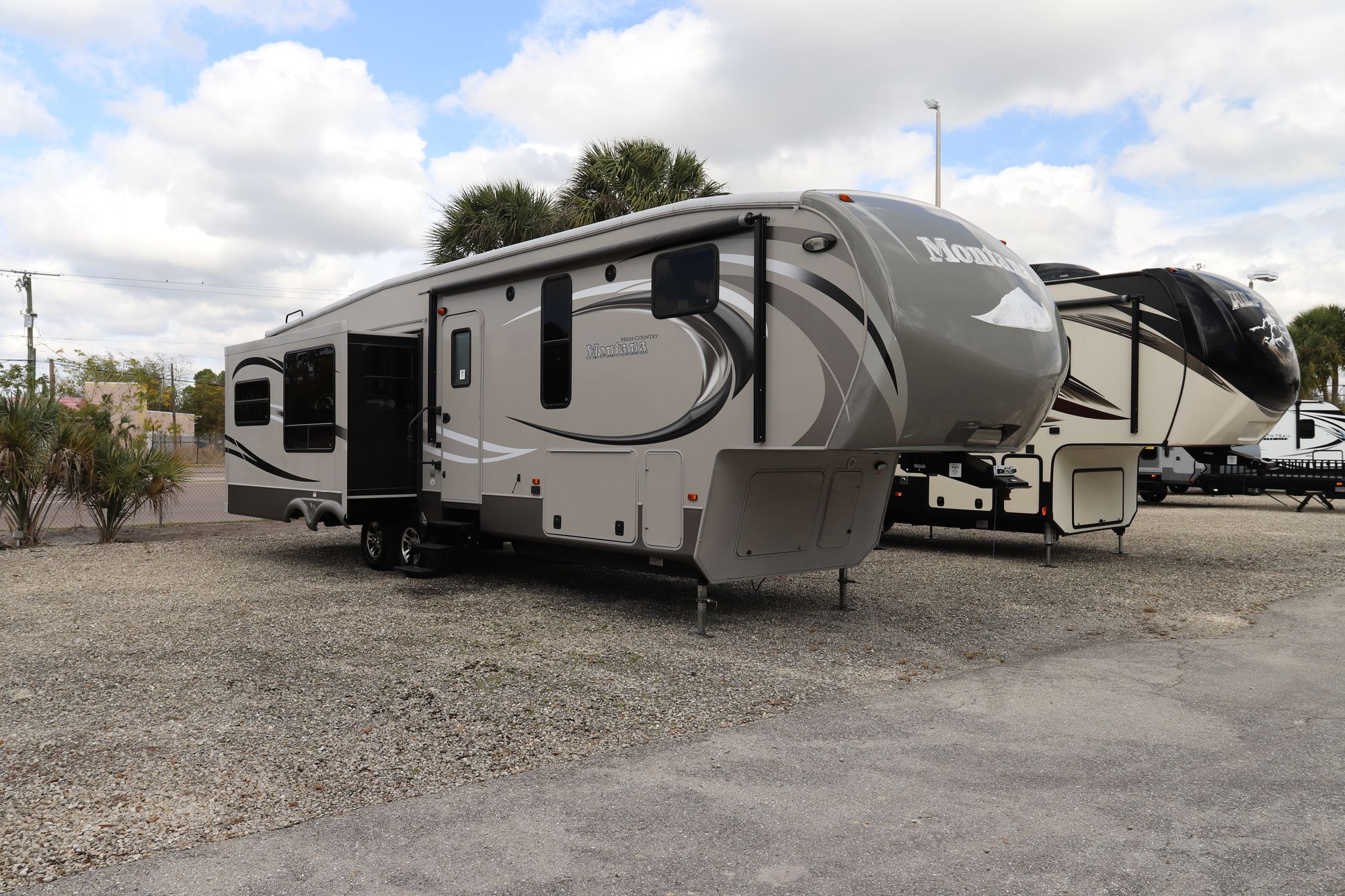 Used 2013 Keystone Montana 343 RL Fifth Wheel  For Sale