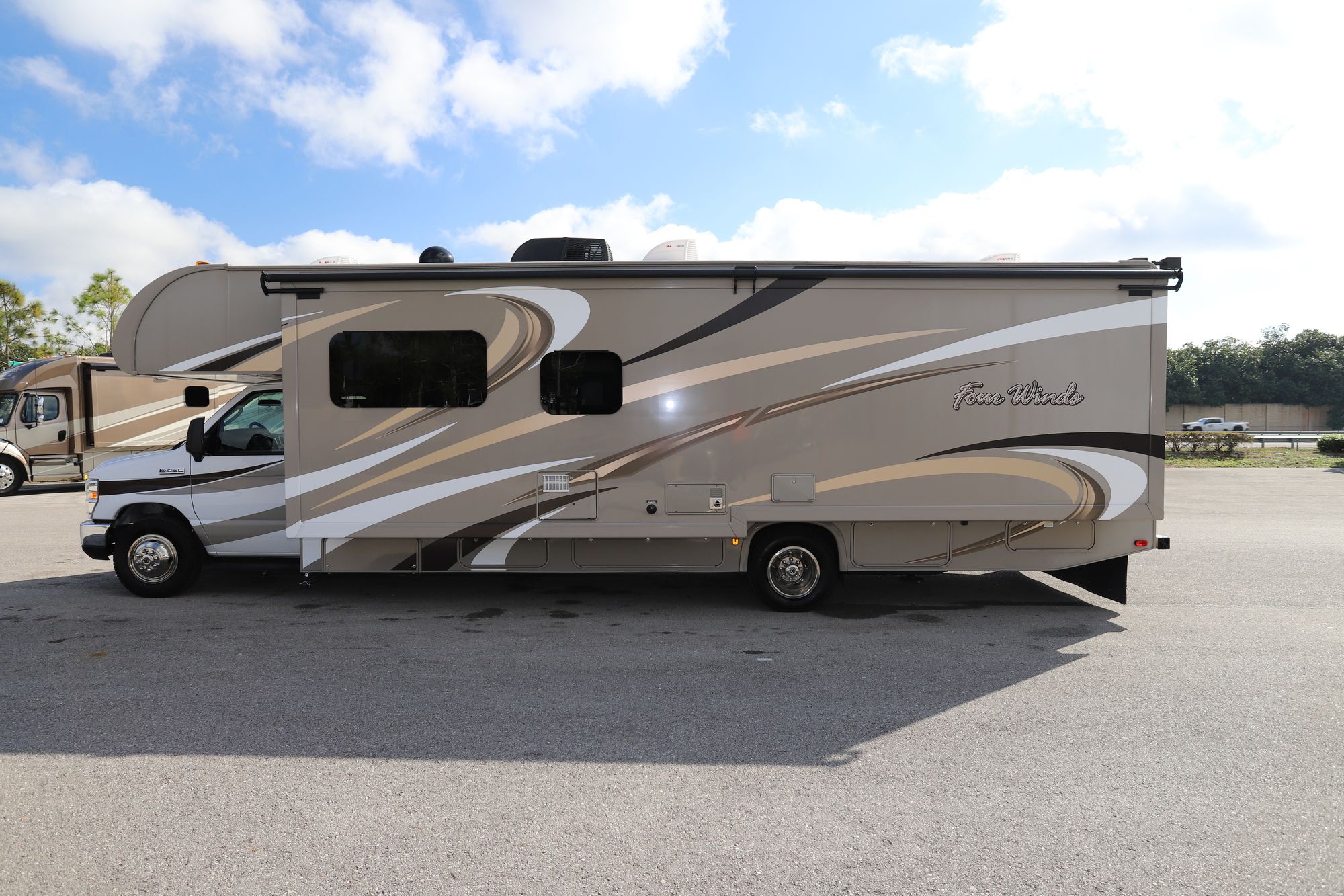 Used 2016 Thor Four Winds 31W Class C  For Sale