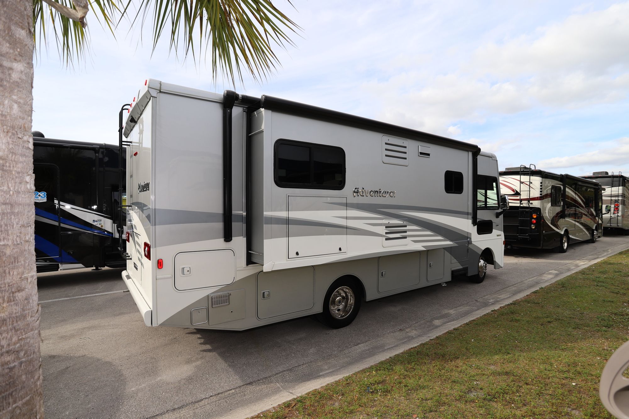 Used 2019 Winnebago Adventurer 27N Class A  For Sale