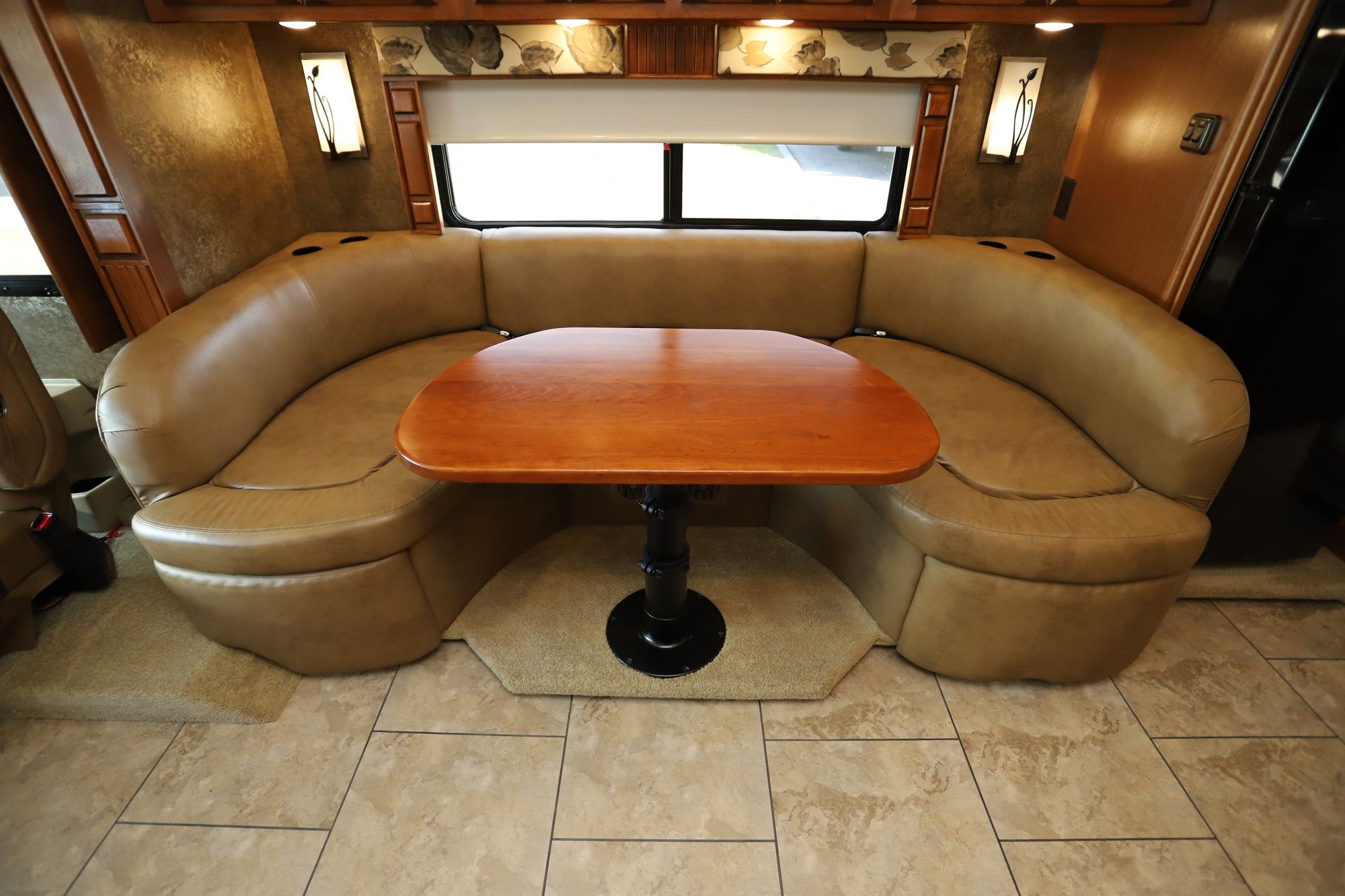 Used 2014 Tiffin Motor Homes Breeze 32BR Class A  For Sale