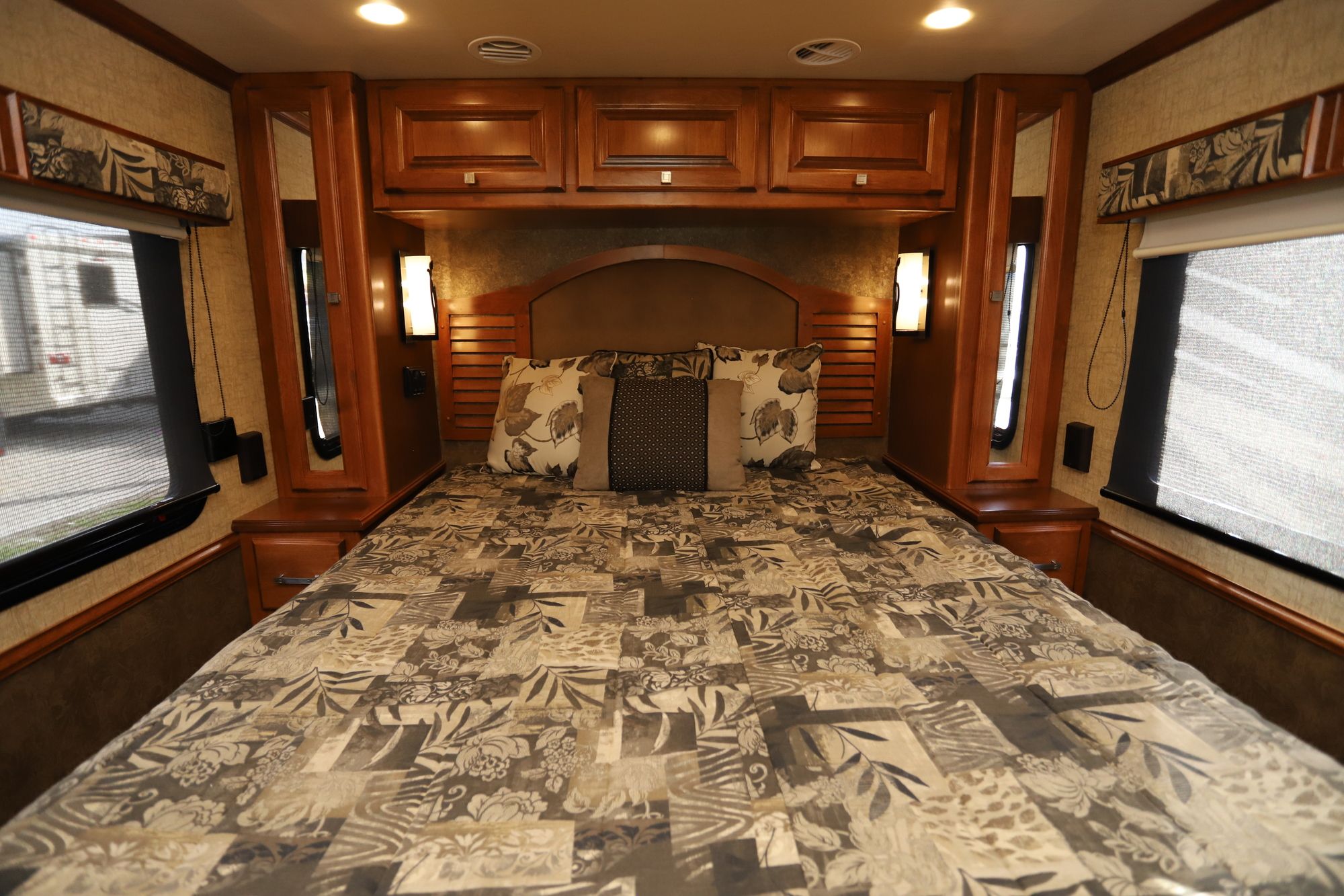 Used 2014 Tiffin Motor Homes Breeze 32BR Class A  For Sale