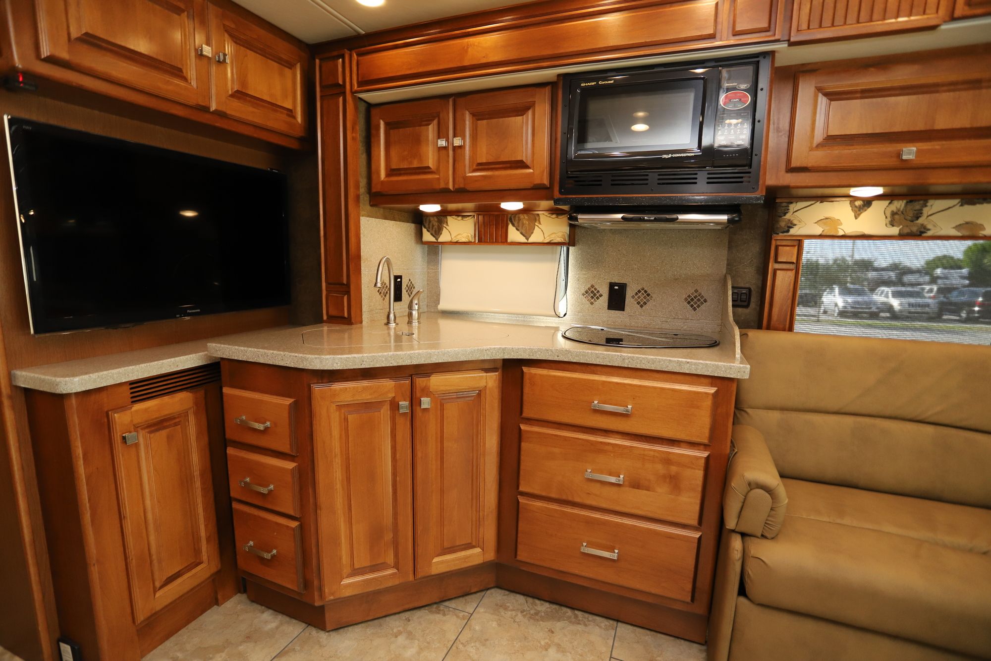 Used 2014 Tiffin Motor Homes Breeze 32BR Class A  For Sale