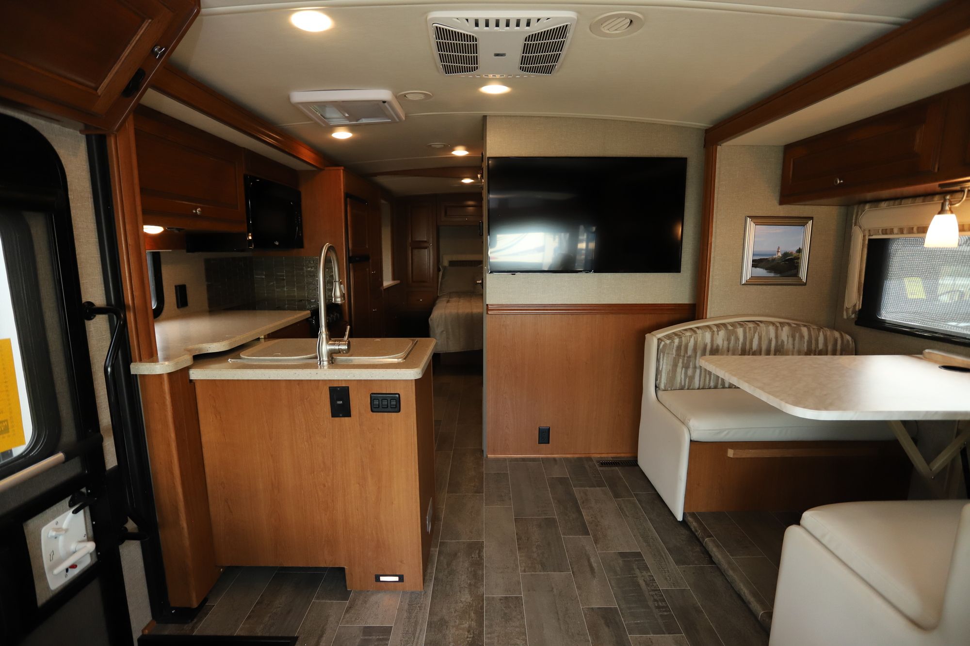 Used 2019 Winnebago Adventurer 27N Class A  For Sale