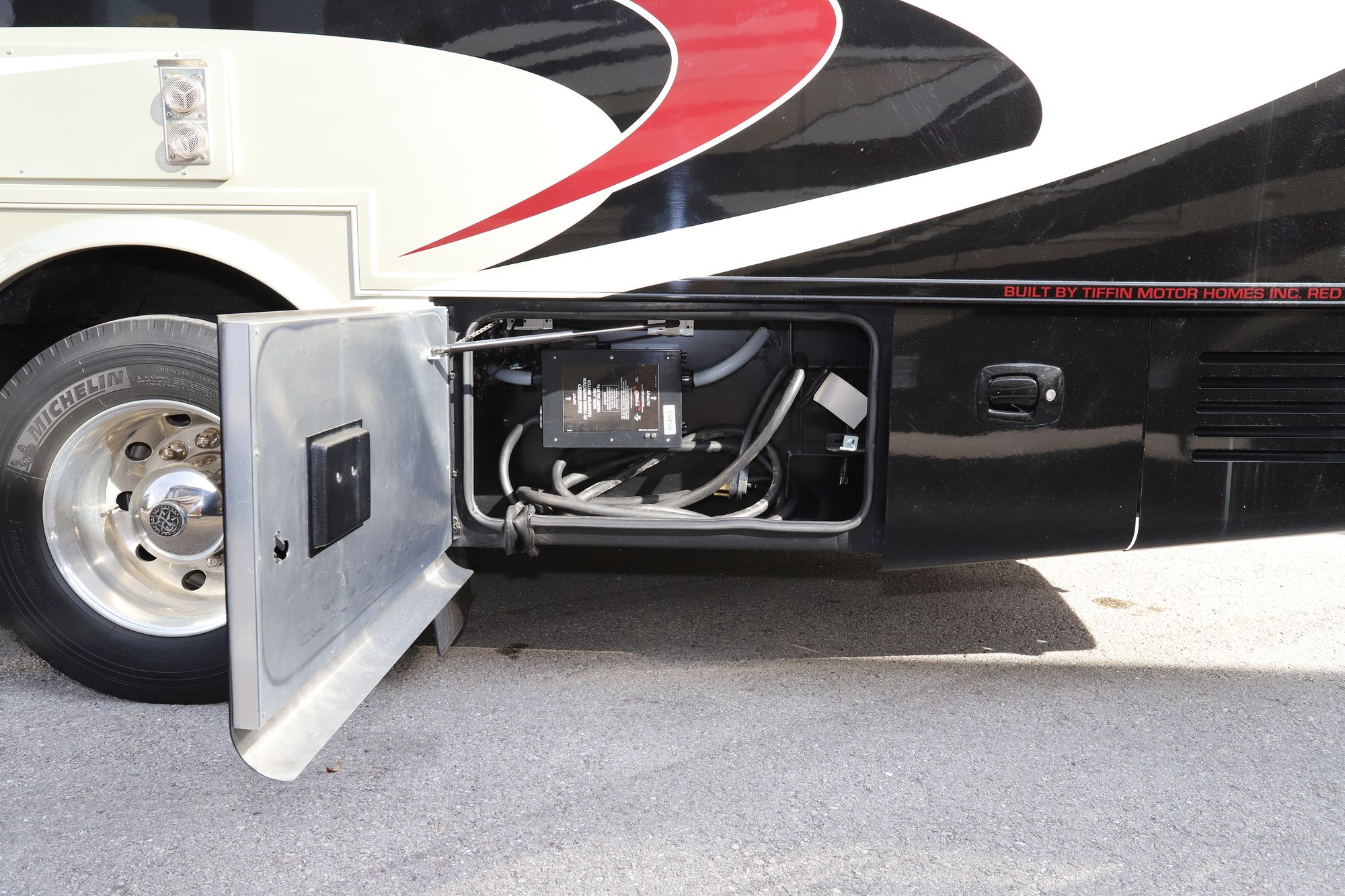 Used 2014 Tiffin Motor Homes Breeze 32BR Class A  For Sale
