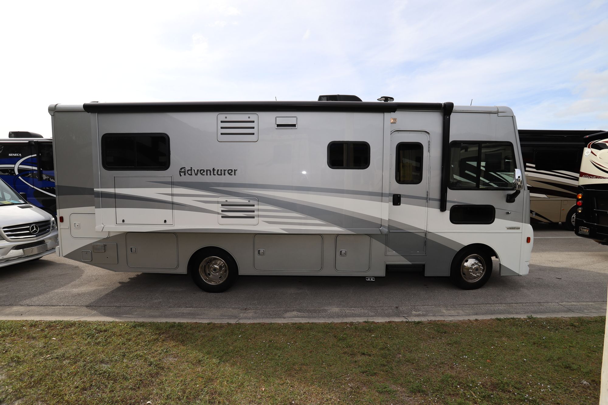 Used 2019 Winnebago Adventurer 27N Class A  For Sale