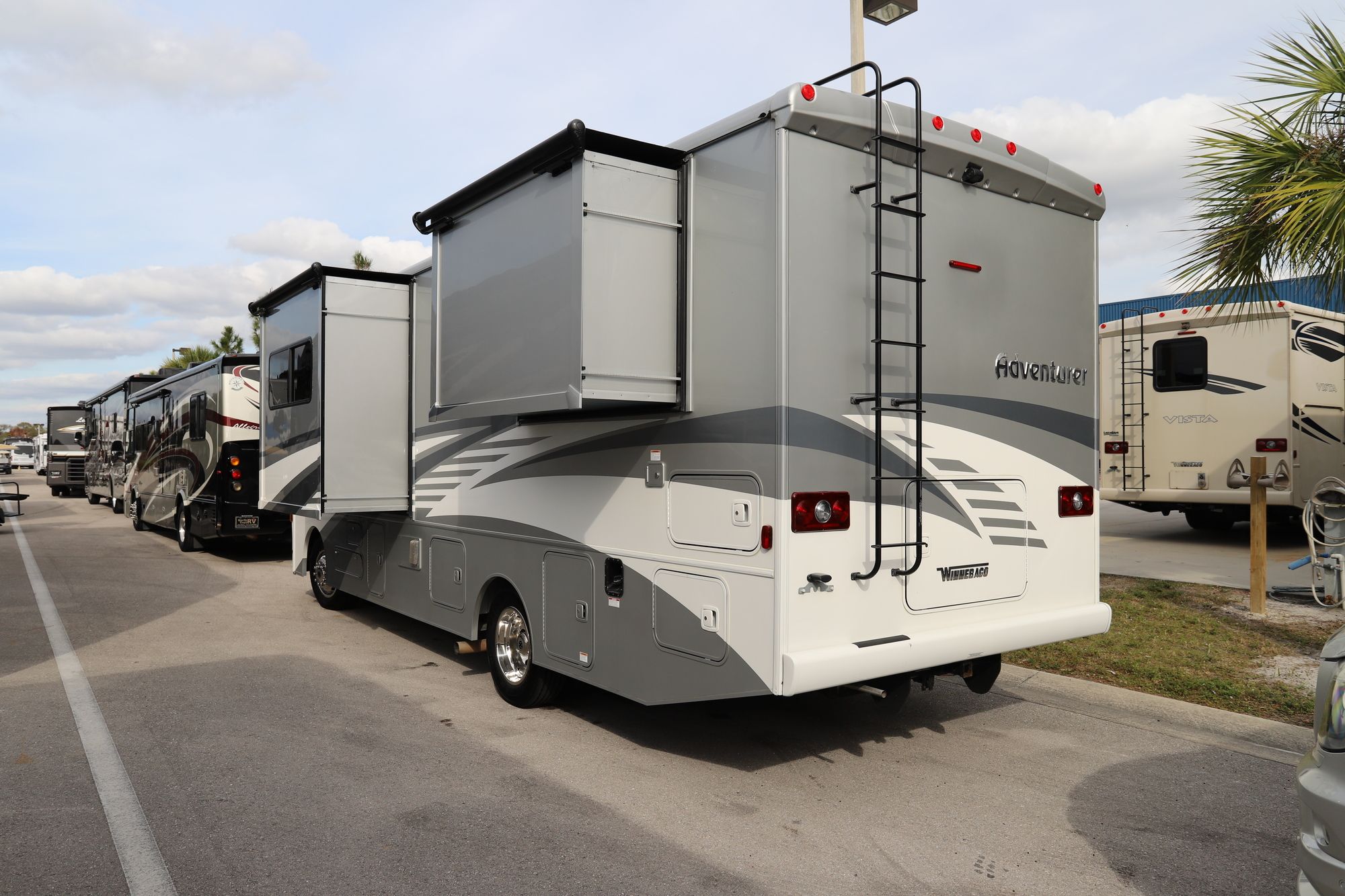 Used 2019 Winnebago Adventurer 27N Class A  For Sale