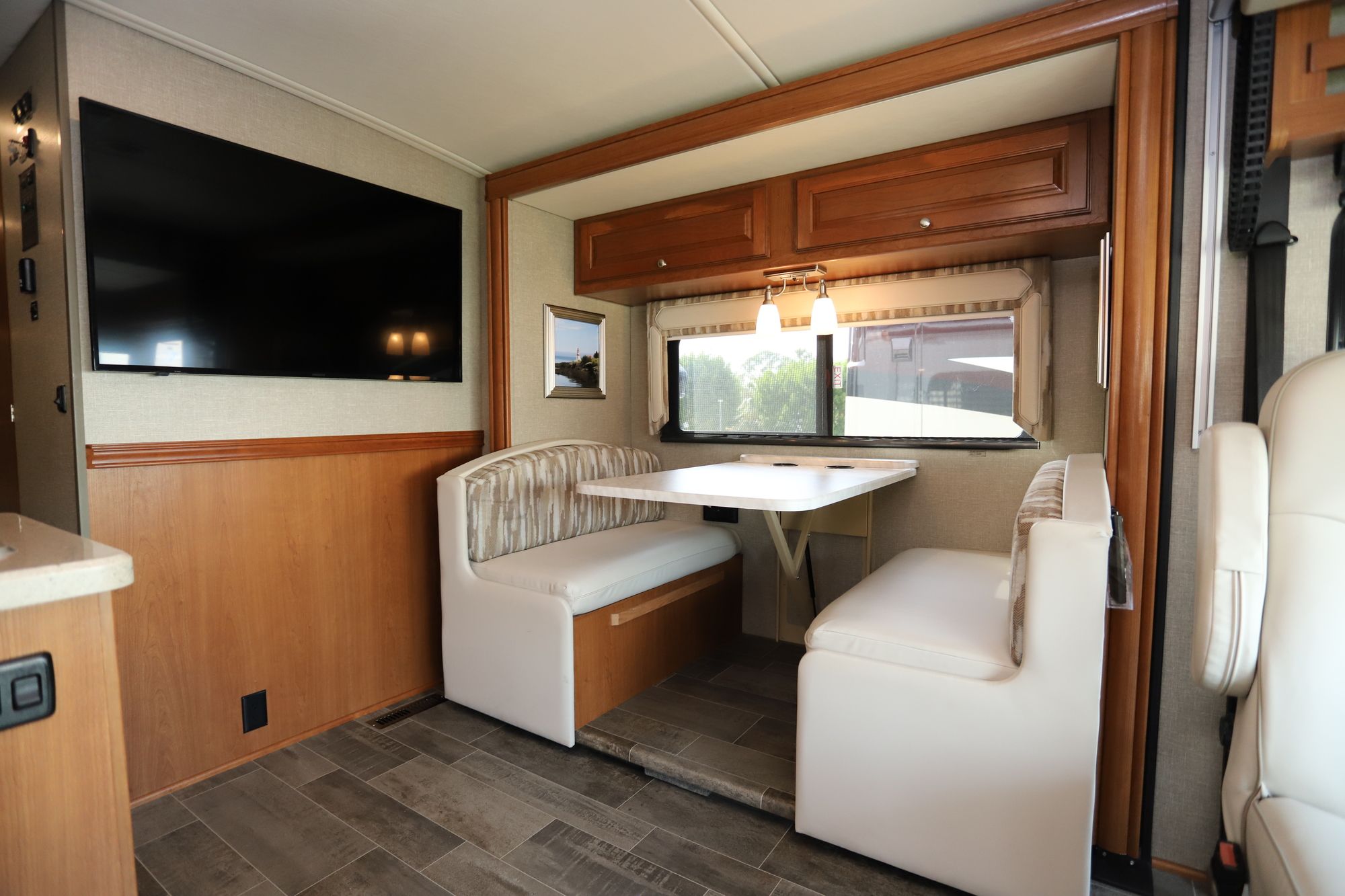 Used 2019 Winnebago Adventurer 27N Class A  For Sale