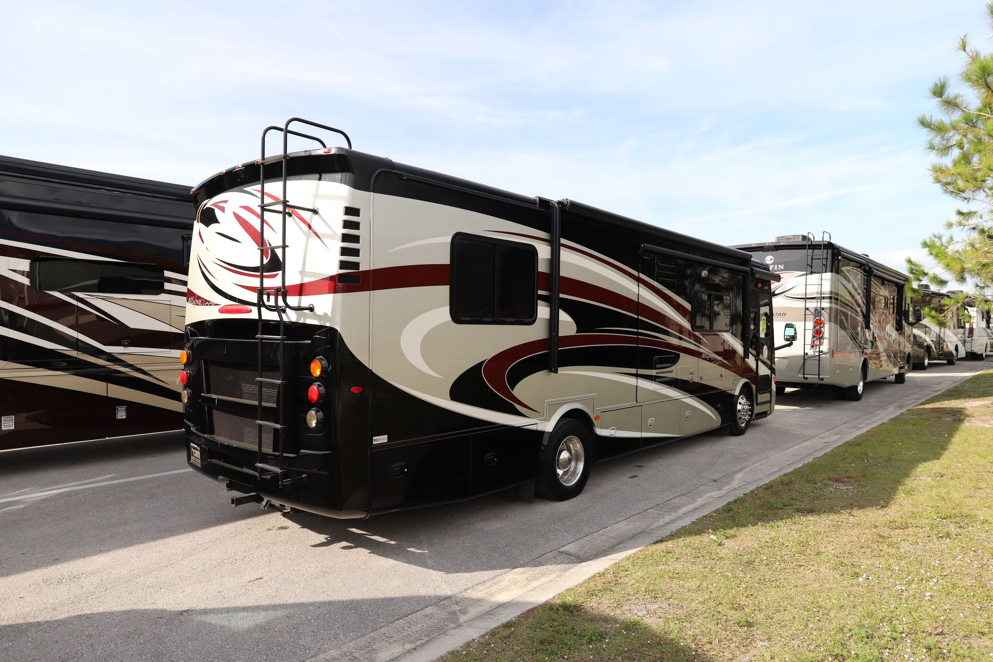 Used 2014 Tiffin Motor Homes Breeze 32BR Class A  For Sale