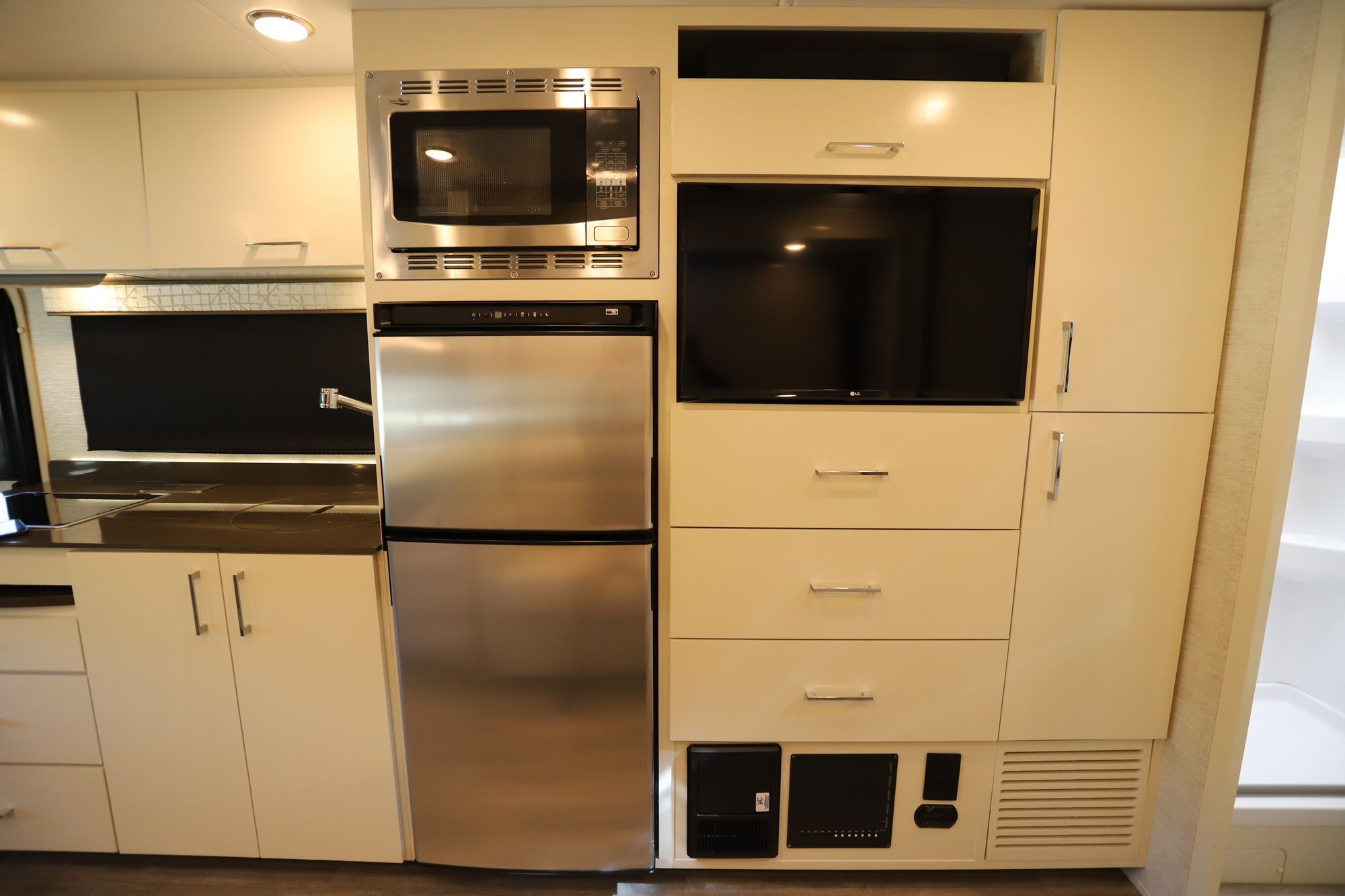 Used 2021 Tiffin Motor Homes Wayfarer 25RW Class C  For Sale