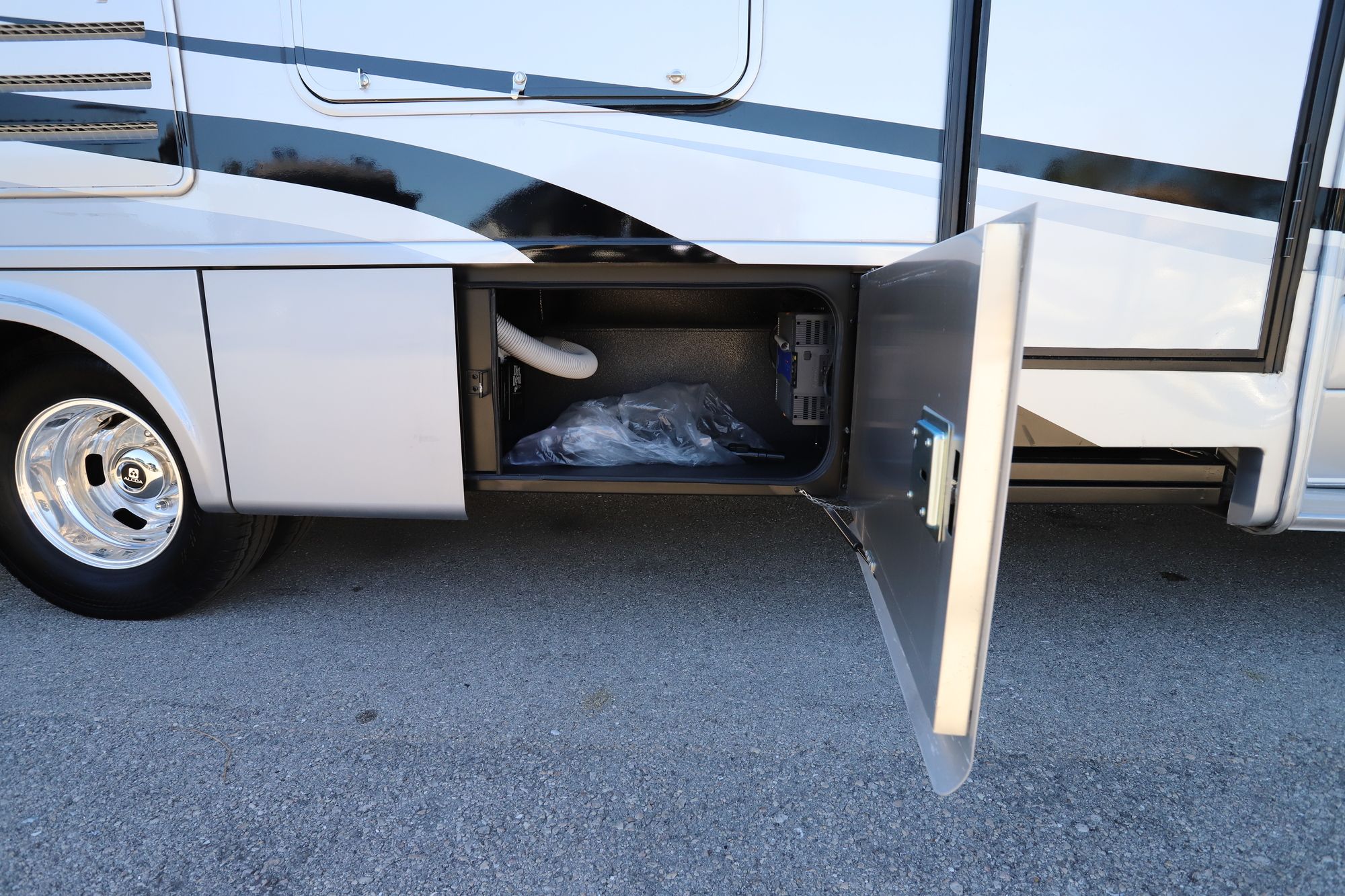 Used 2021 Tiffin Motor Homes Wayfarer 25RW Class C  For Sale